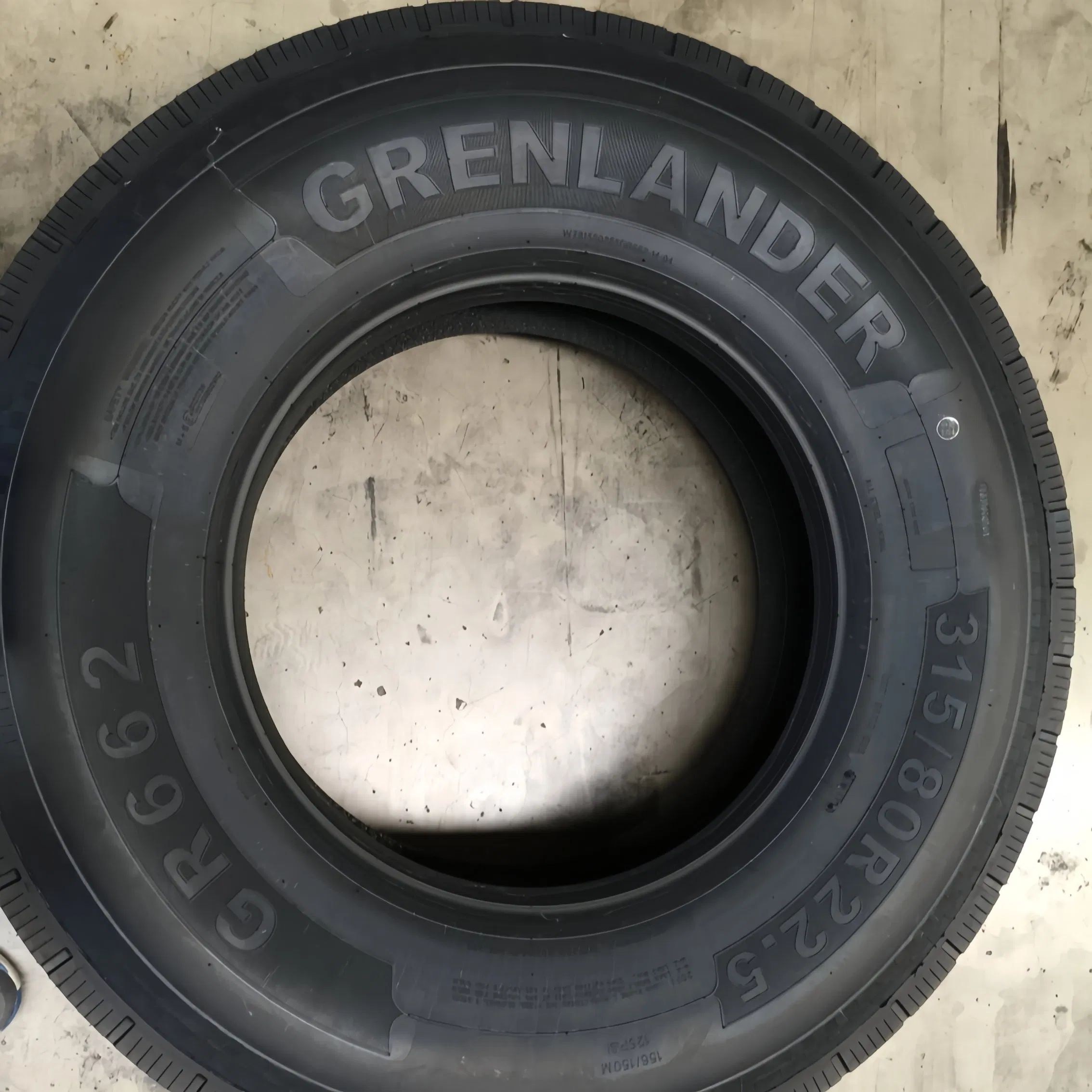 Fuel-Efficient and Eco-Friendly, Green Truck Tires 325/95r24