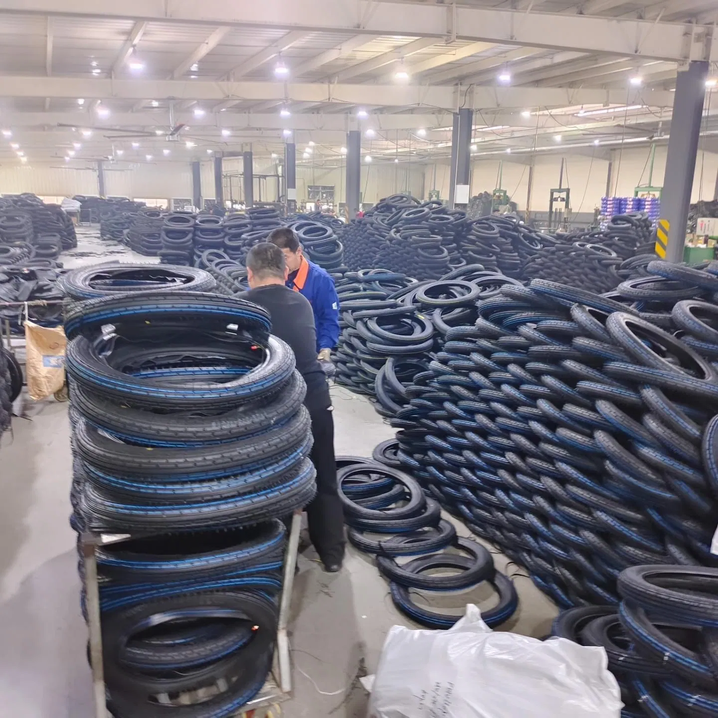 3.00-17 High Mileage and High Grip Rubber Motorcycle Accessories Tyre