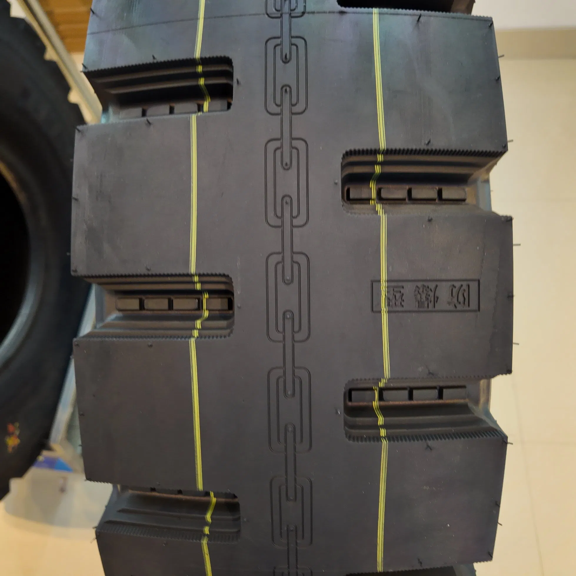 Low Profile Radial Tyre for Modern Trucks