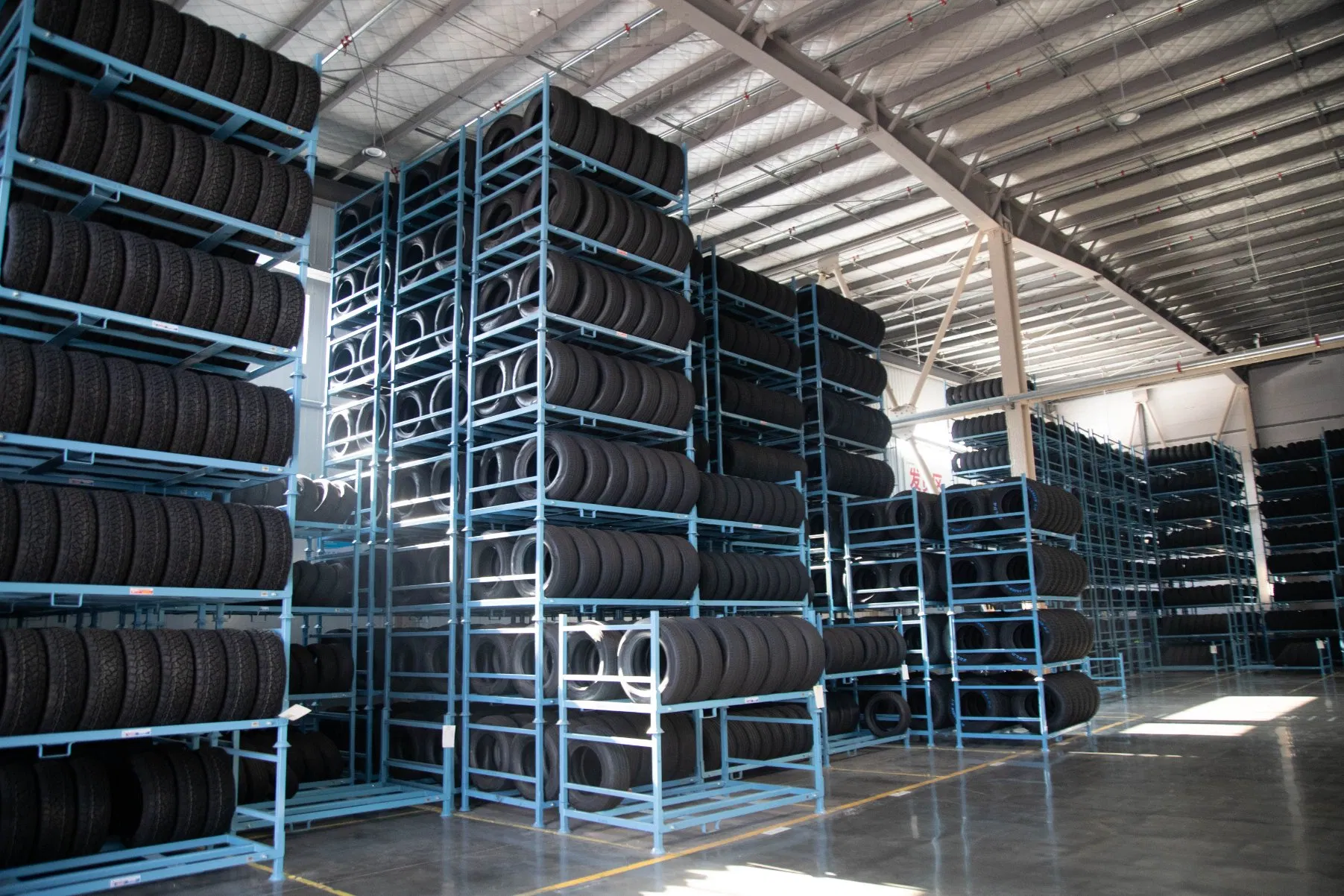 Dovroad Brand Car Tires High Quality UHP PCR Tire 215/45r16 215/40r17 215/55r18 Summer Tire Winter Tyre Stud Less Studded Tyre Top Quality Warranty Tyre