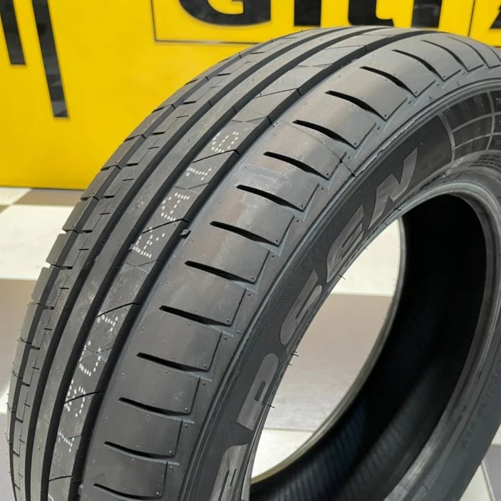 Touring All Season New Car Tires P205/70r15 P215/70r15 P215/75r15 100, 000 Kms Mileage Wholesale Car Tire