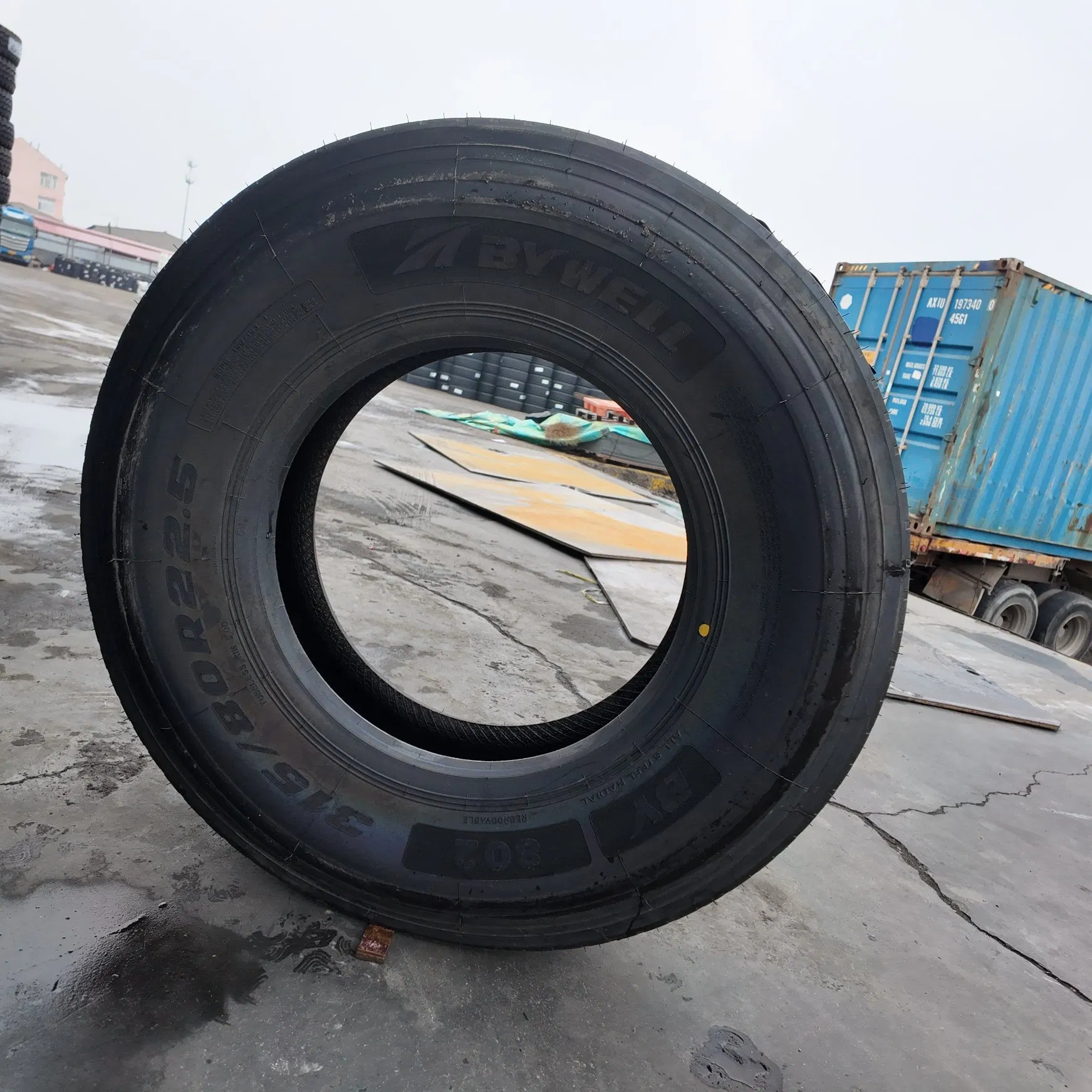 Low-Profile Bus Tyre for Special Coaches with ISO9001