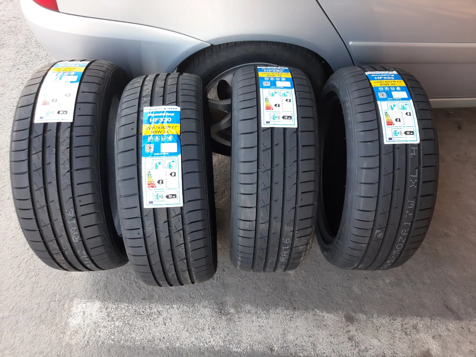 Kapsen Habilead High Performance Passenger Car Tyres UHP Summer Headking Rft Hf330 280AAA Runflat Tire 245/50zrf18 XL 104W255/45zrf18 XL 103W255/35zrf18 XL 94y