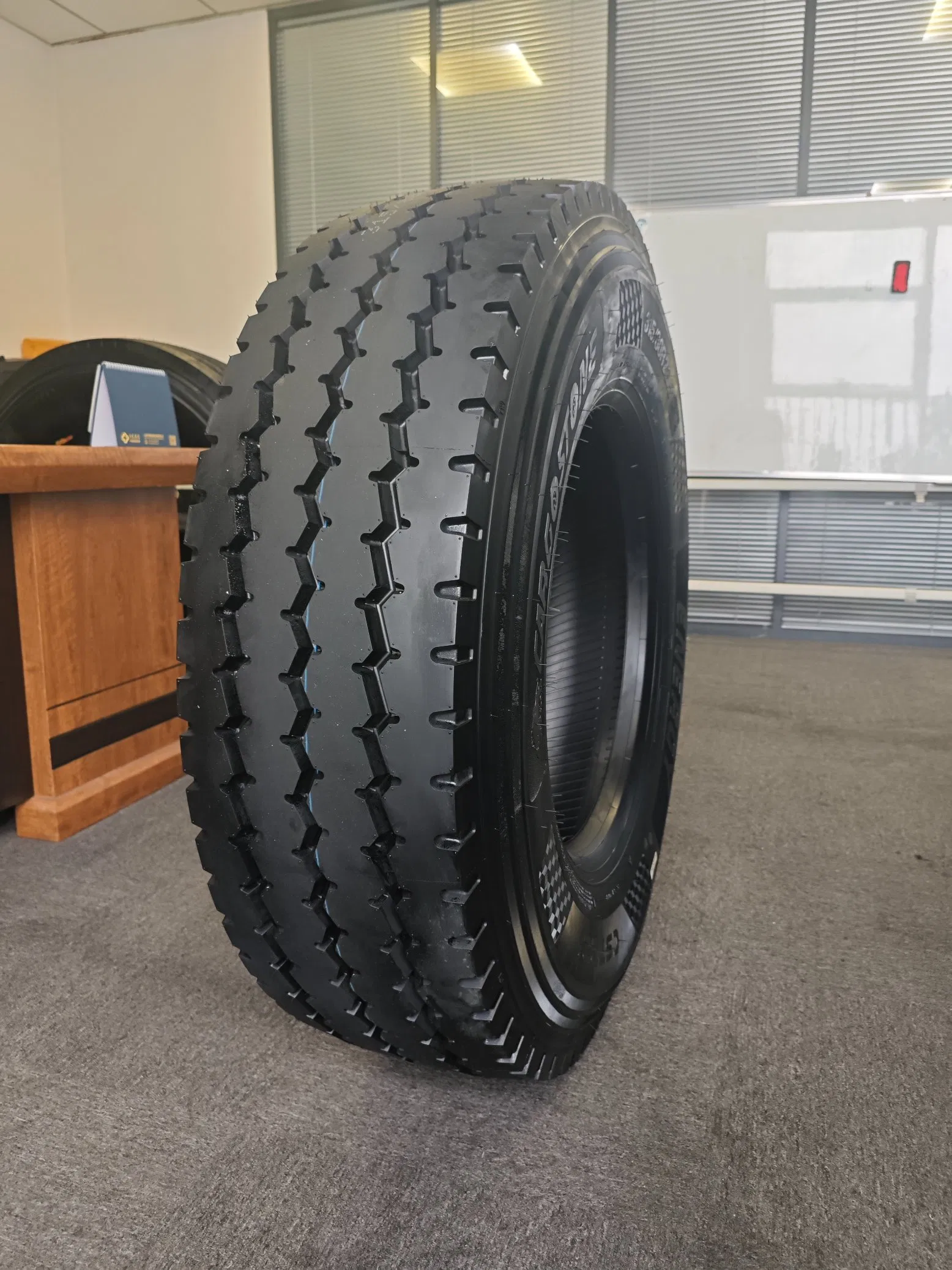 Efficient Fuel Saving Truck Tyre 315/80r22.5 with Low Rolling Resistance