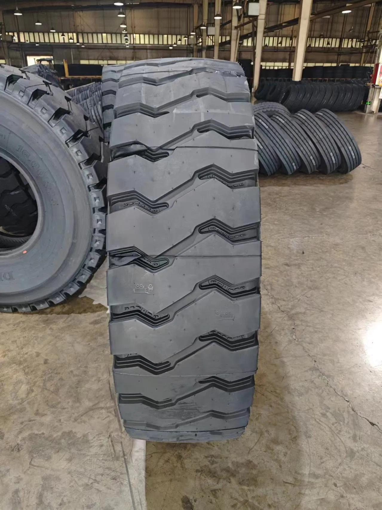 Vietnam Heavy Truck Tire 295/75r22.5 Wholesale TBR Tyre 295/75/22.5 Low Profile 22.5 Radial Tires for Trailer Wheel and Steer Wheel Cheap Tyres for Us