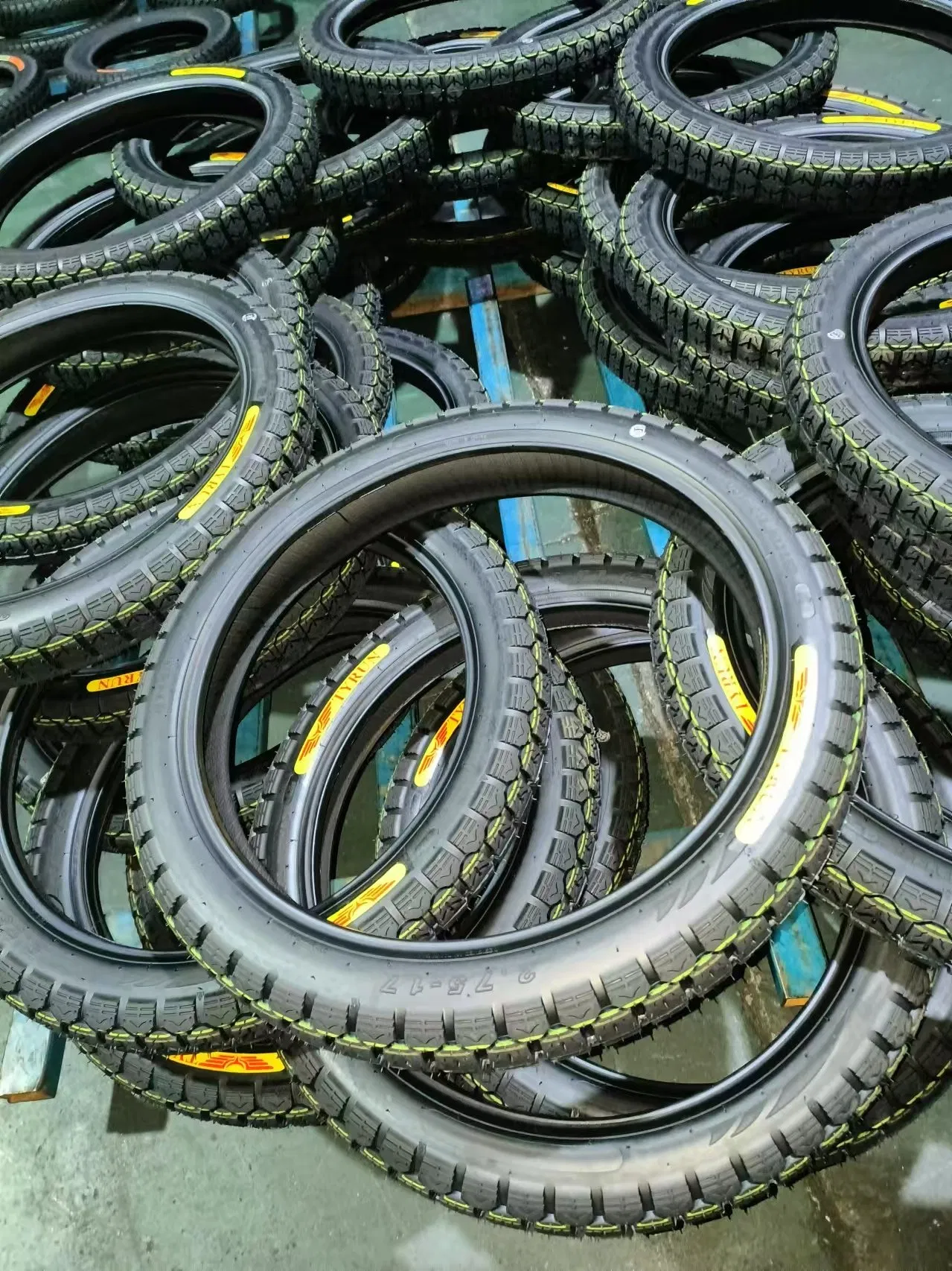 High Performance Motorcycle Tires 2.50-17 2.75-17 2.25-14 2.25-17 2.50-16 3.00-17 2.75-18