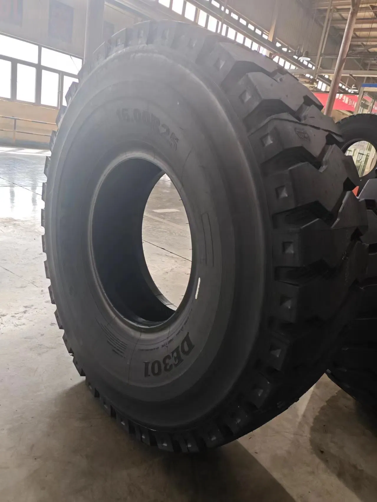 Vietnam Heavy Truck Tire 295/75r22.5 Wholesale TBR Tyre 295/75/22.5 Low Profile 22.5 Radial Tires for Trailer Wheel and Steer Wheel Cheap Tyres for Us