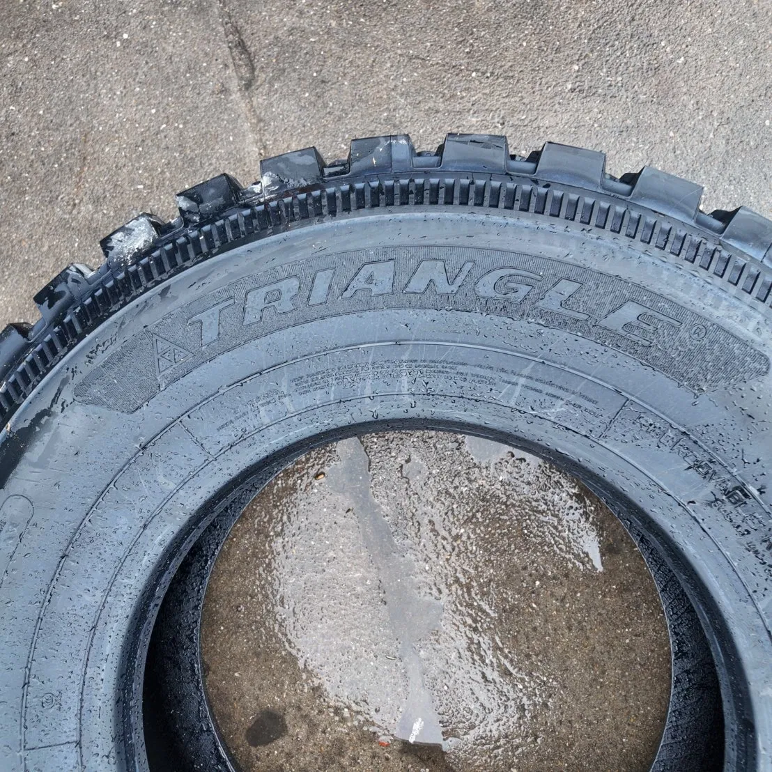 Mud-Terrain Tyre for Extreme Off-Road Conditions