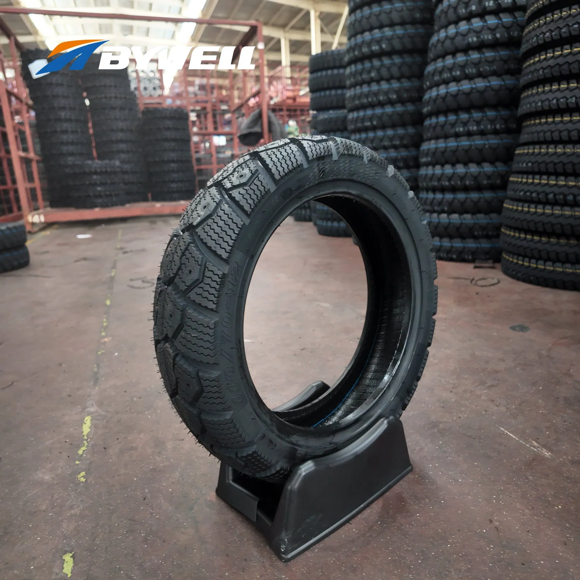 Street-Legal Racing Motorcycle Tyre for Performance Fans