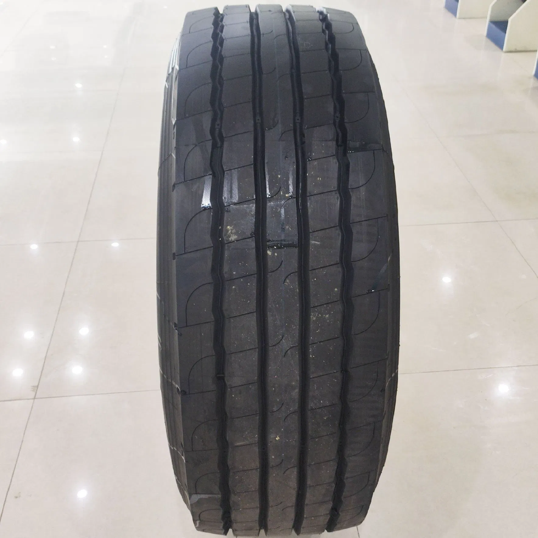 Truck Tire and Tyre 385/65r22.5 and 425/65r22.5 Low Profile for European Style Trucks, Trailers, and Tractor Units.
