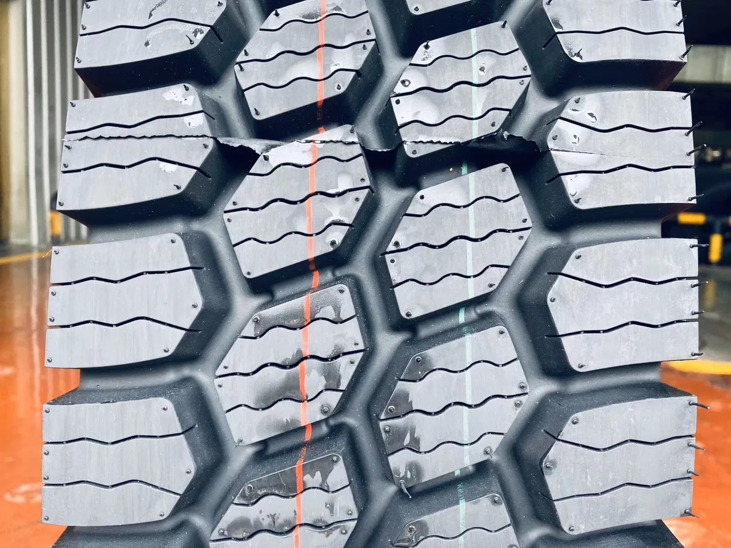 Best Quality Truck and Bus Tires 11r24.5 11r22.5 315/70r22.5 315/80r22.5 PCR 185/60r15 215/55r18 Premium Fuel Efficient Trailer Position Tire