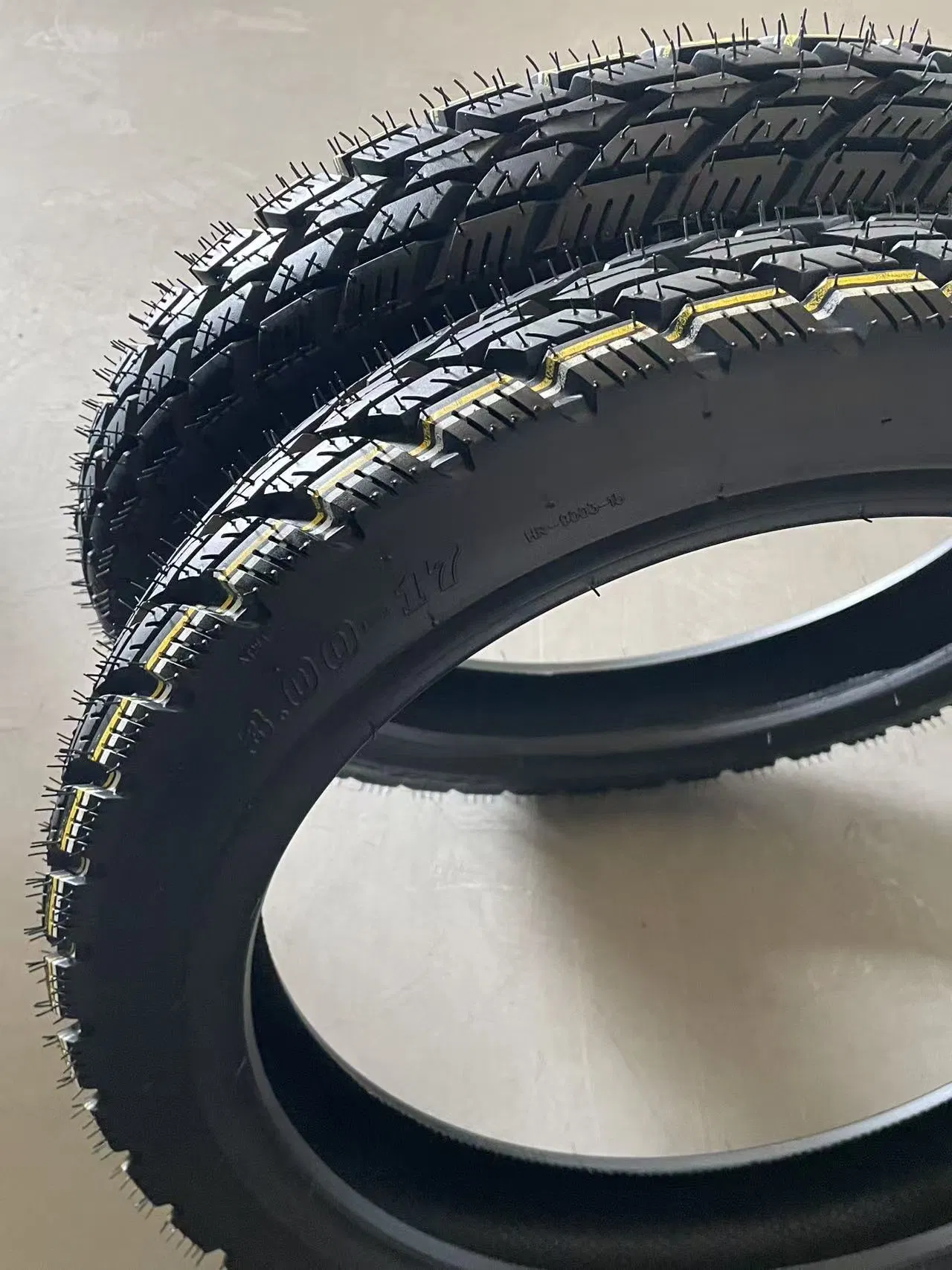 High Performance Customized Tubeless Motorcycle Accessories Tyre 110/70-16