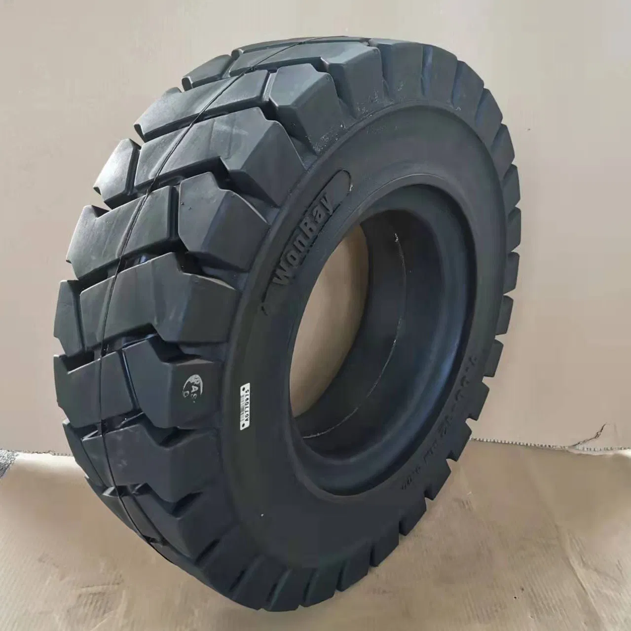 High Quality off Road All Terrain Mud Car New Tire Car Tires Solid Rubber Tires for Forklift
