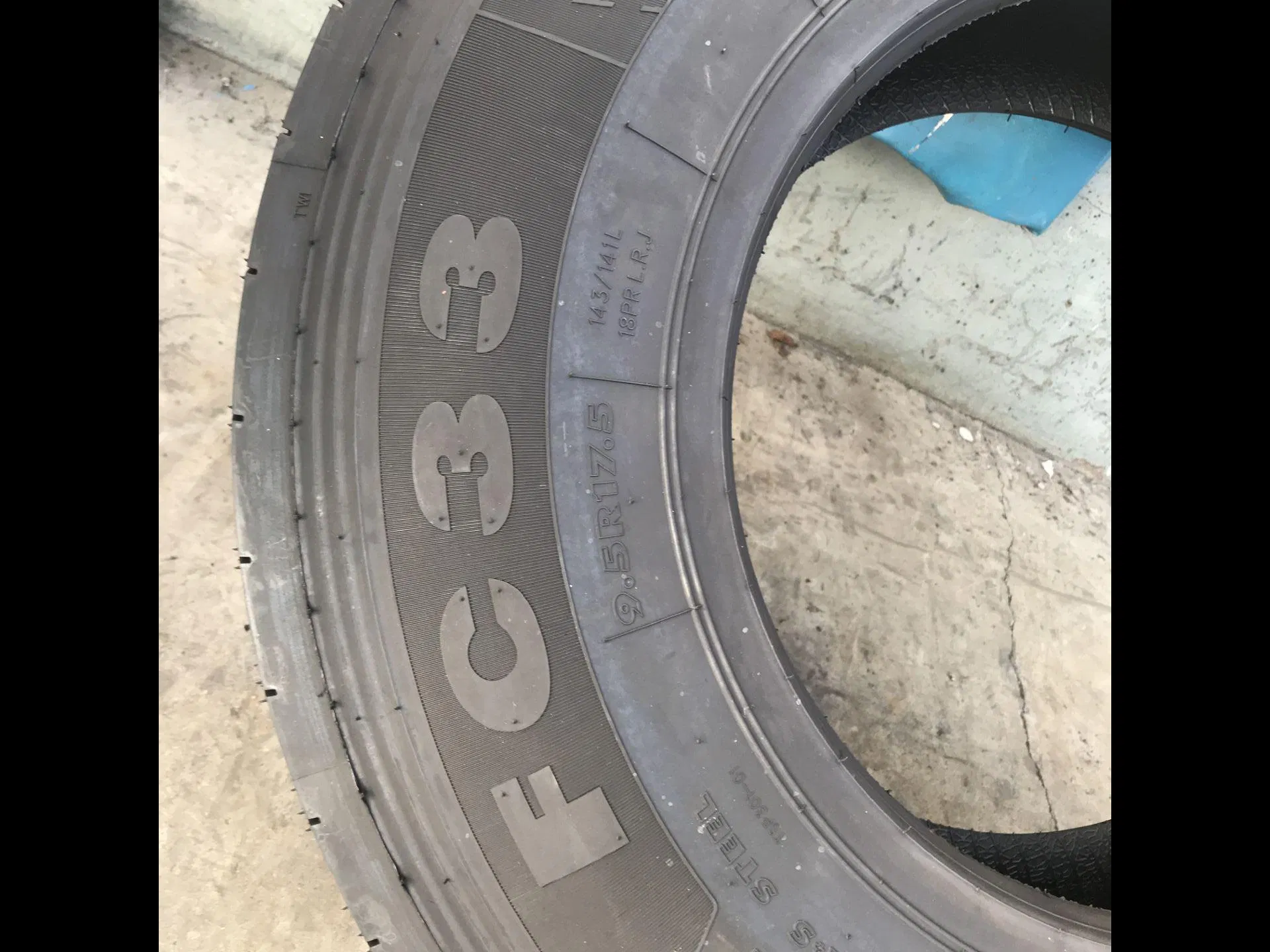 Constancy Brand Truck Tyre 9.5r17.5 FC33 OEM Quality TBR Tires Commercial Vehicle Fuel-Efficient All-Steel Design Low MOQ