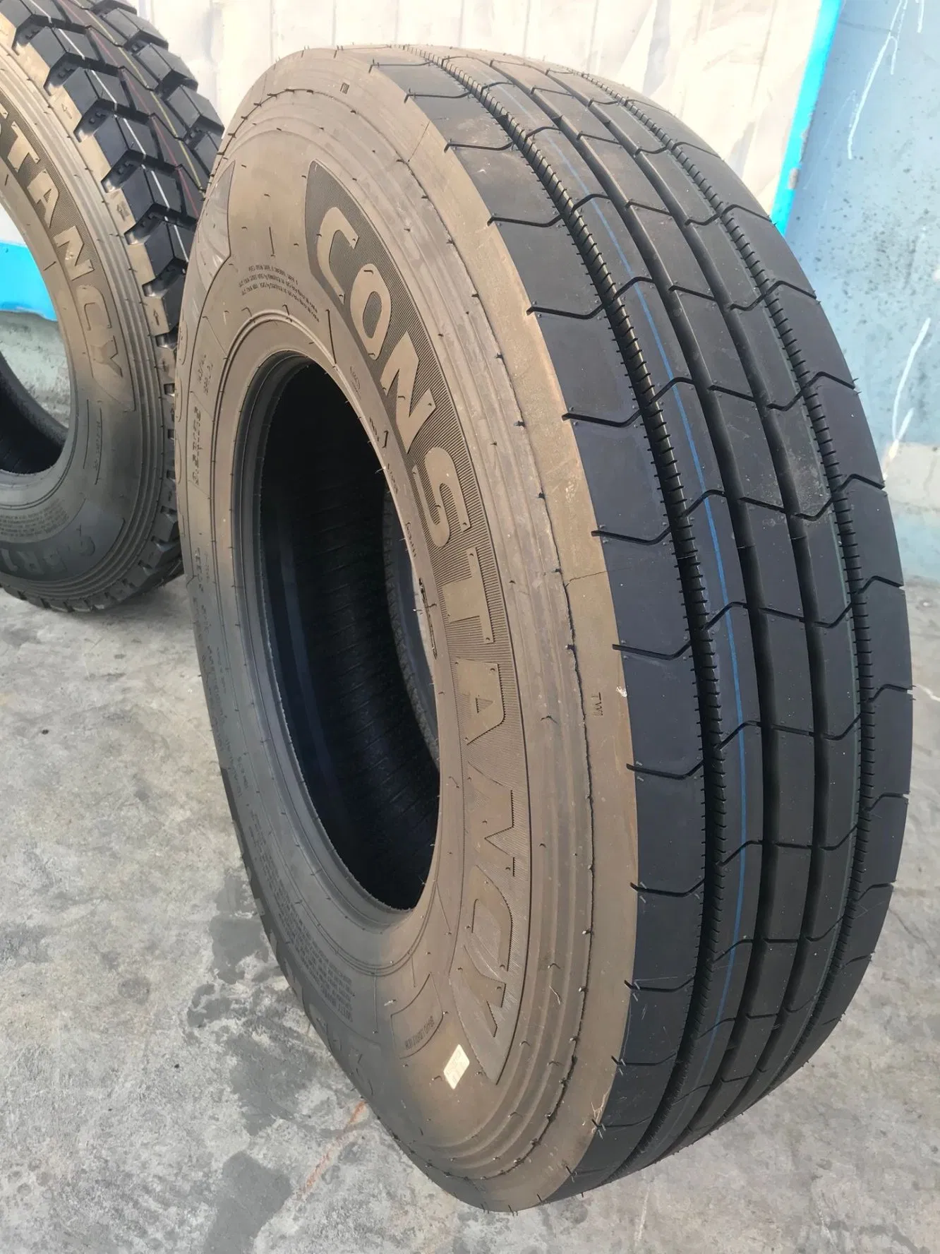 Constancy Brand Truck Tyre 9.5r17.5 FC33 OEM Quality TBR Tires Commercial Vehicle Fuel-Efficient All-Steel Design Low MOQ