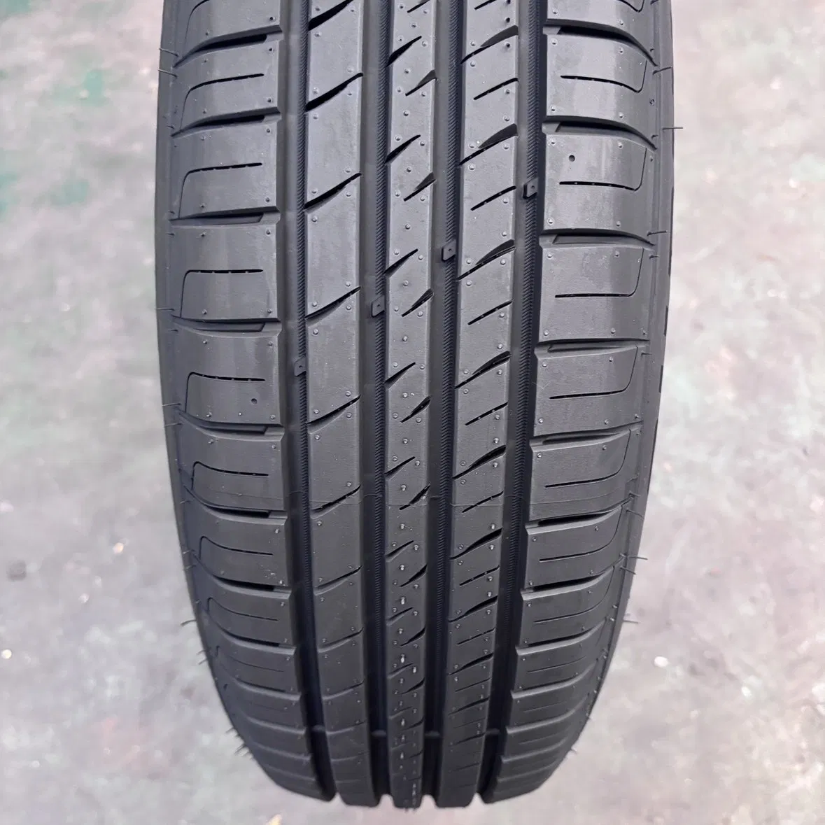 Budget-Friendlyhp Tire 155/65r13~235/65r16 Car Tire - Wear-Resistant &amp; Fuel-Efficient for Daily Commuting