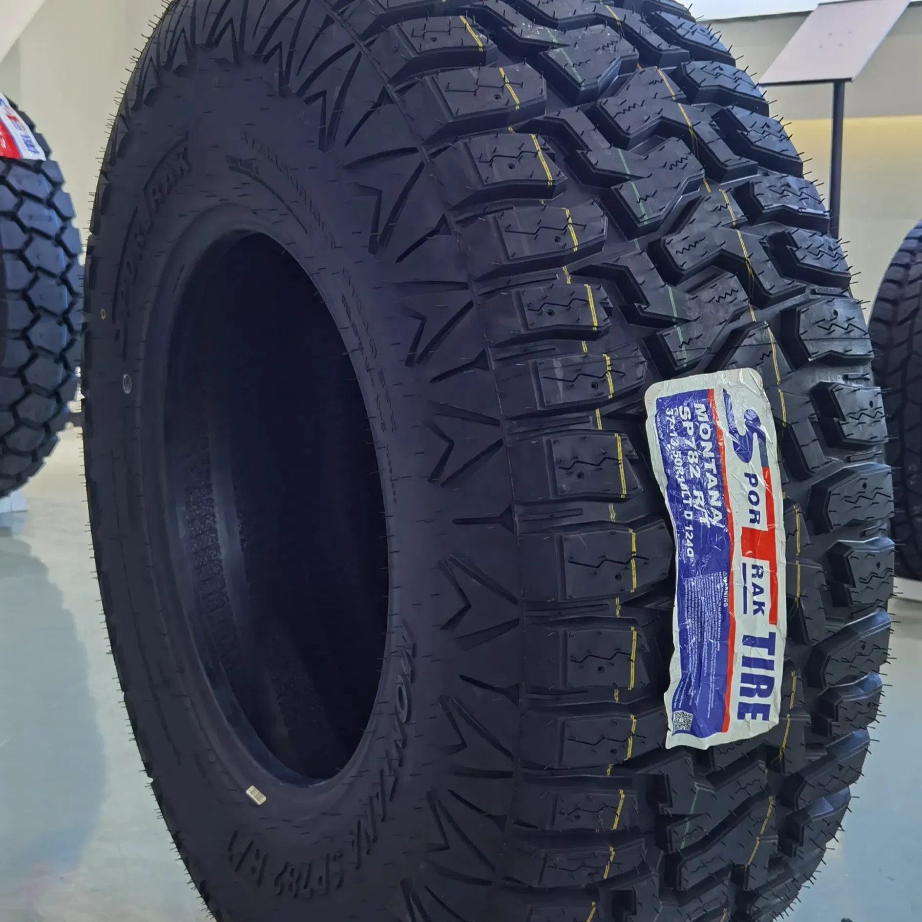 Sportrak PCR H/P, UHP, Van, H/T, a/T, M/T, R/T, Taxi, Racing, Run-Flat, 175/70r13 175/65r14 205/70r15 195/50r16 195/65r15 New China Passenger Car Tires