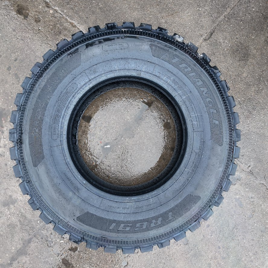 Mud-Terrain Tyre for Extreme Off-Road Conditions