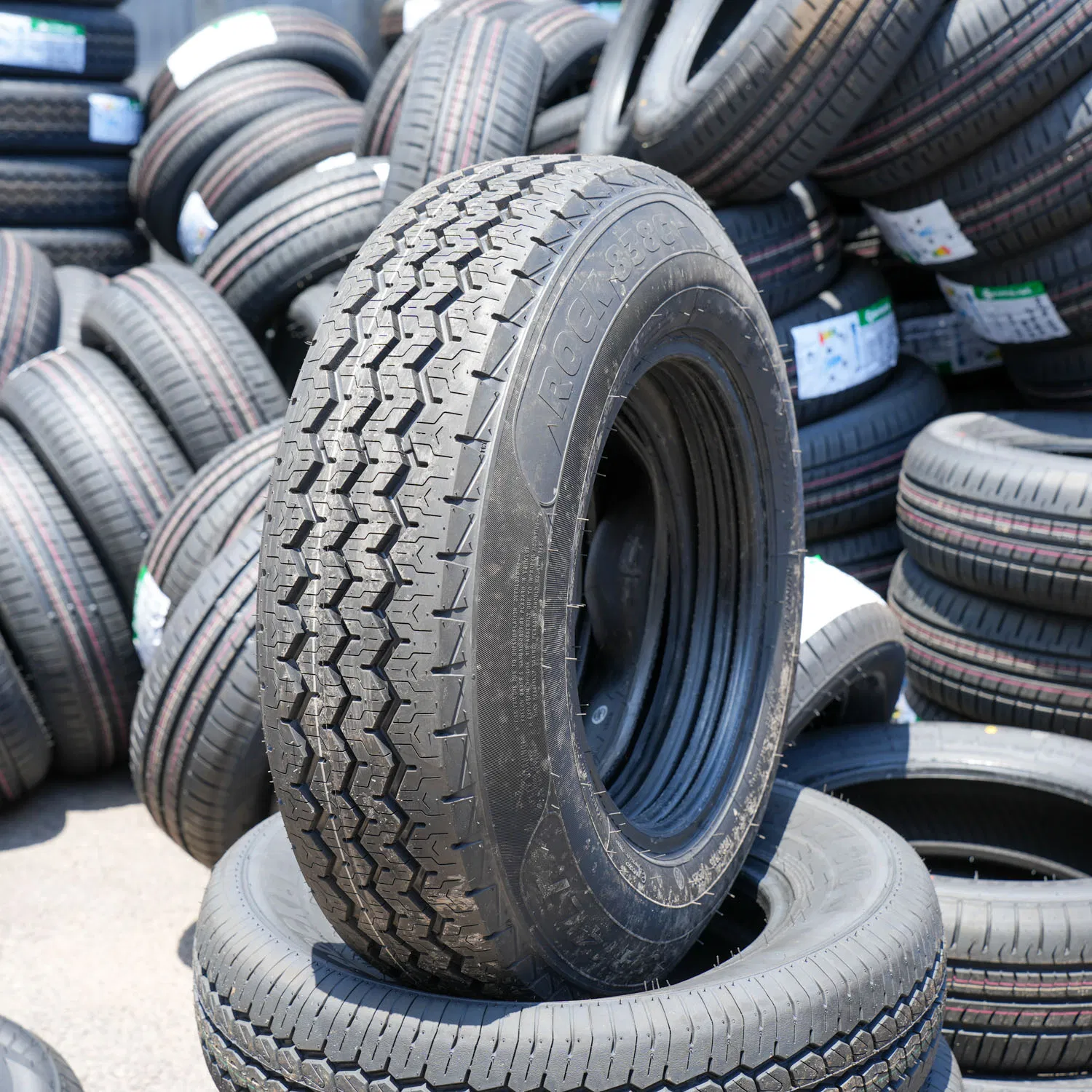 Good Price Light Truck/PCR/at/Mt/Ht/4*4/Mini Car/Summer/Winter/All Season/Car/Passenger Car Tyre/Tire (500r12 195r15C 205/55r16 35×12.50R18 155R12)