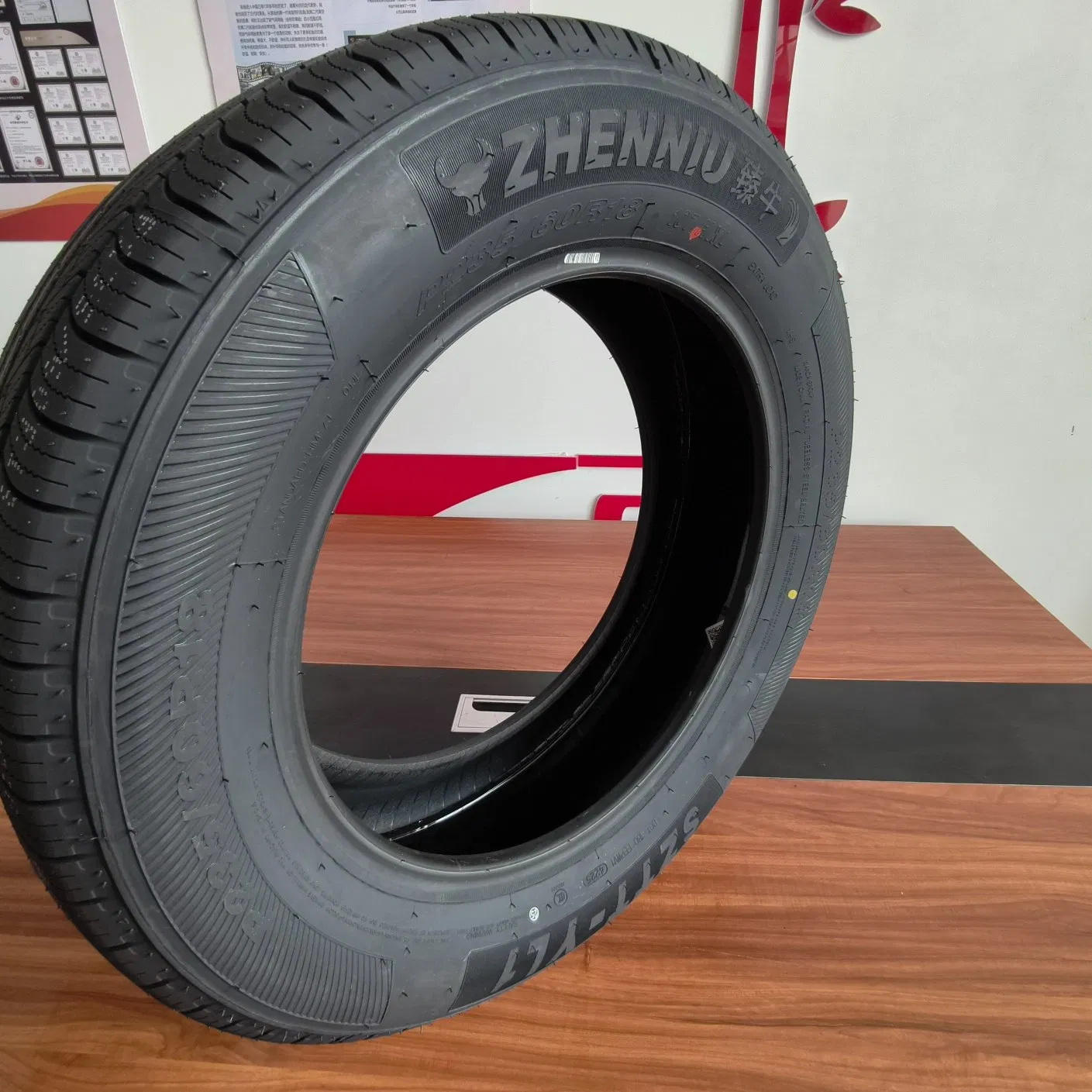 High-Performance Passenger Car Tyres, Puncture-Resistant Self-Repairing 255/45r18 245/40r18 Rubber Tyres.