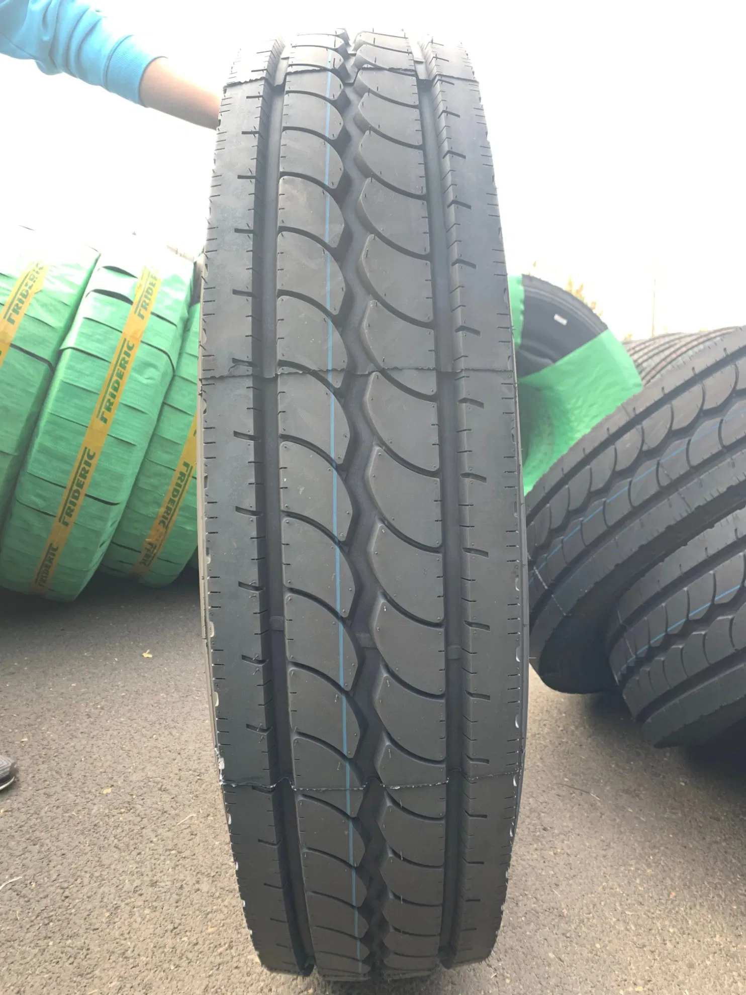 Wholesale Radial Truck Tires, Frideric Minfeng TBR Tyre, Low Profile Bus Car Tyre, Trailer Tire, Semi Tire 315/80r22.5 12.00r24 11r22.5 385/65r22.5 295/80r22.5