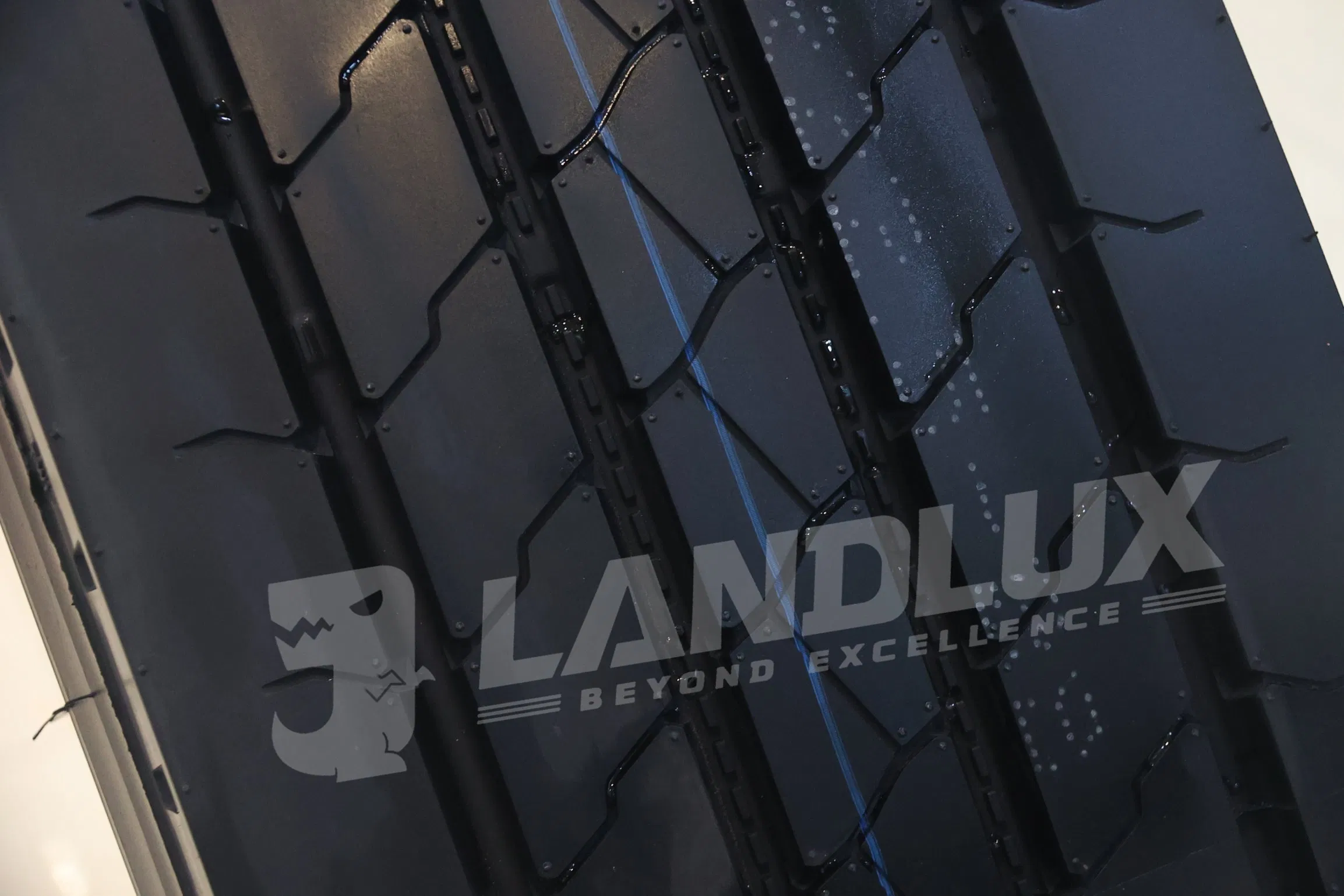 11r 22.5 285/75/24.5 295/75r22.5 Landlux Double Coin Brand Bulk Tire for Cars Heavy Duty Semi Low Profile Trailer Drive Steer Wholesale Truck Tire 295/75/22.5