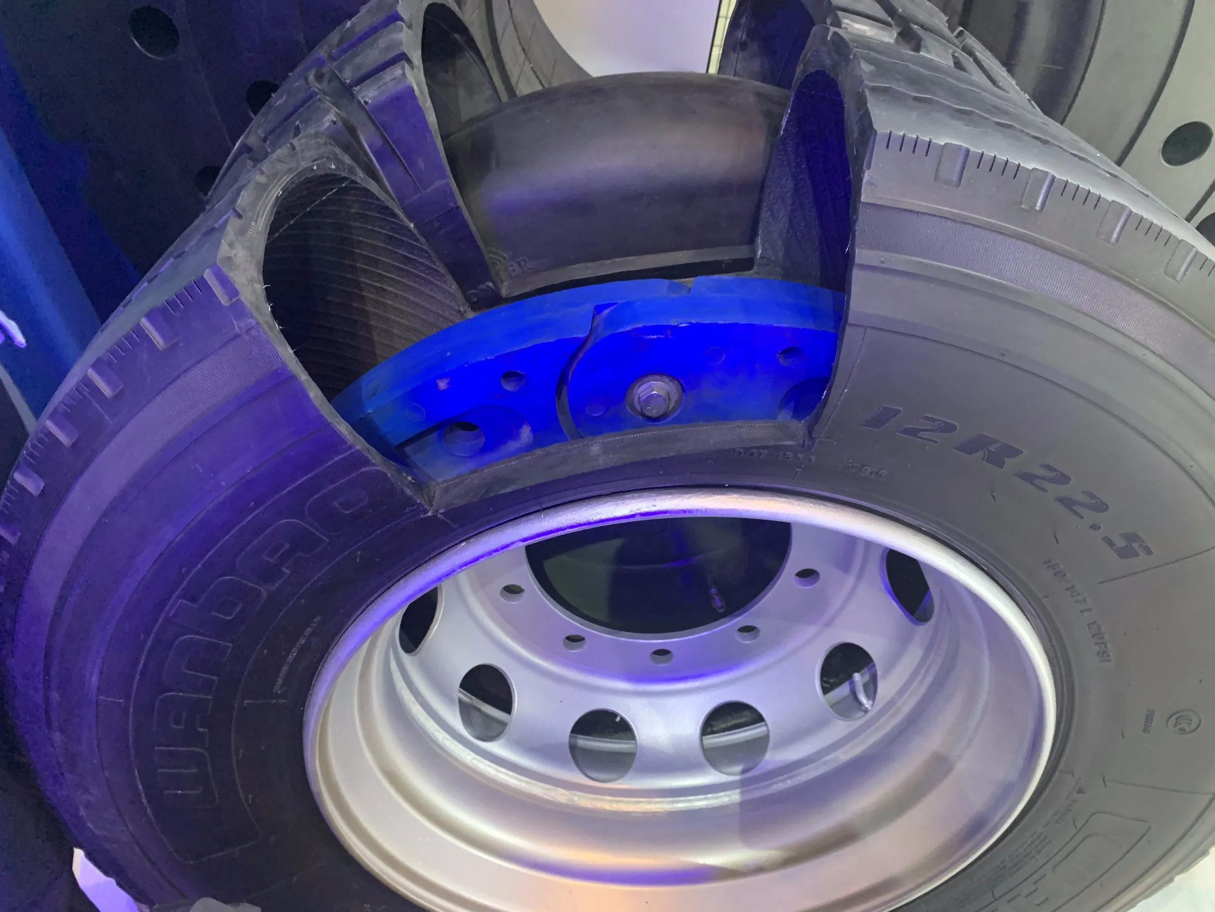 High Safety Tyre Bulletproof Truck Tires 15 16 17 18 19 20 22.5 Inch Run Flat Inserts