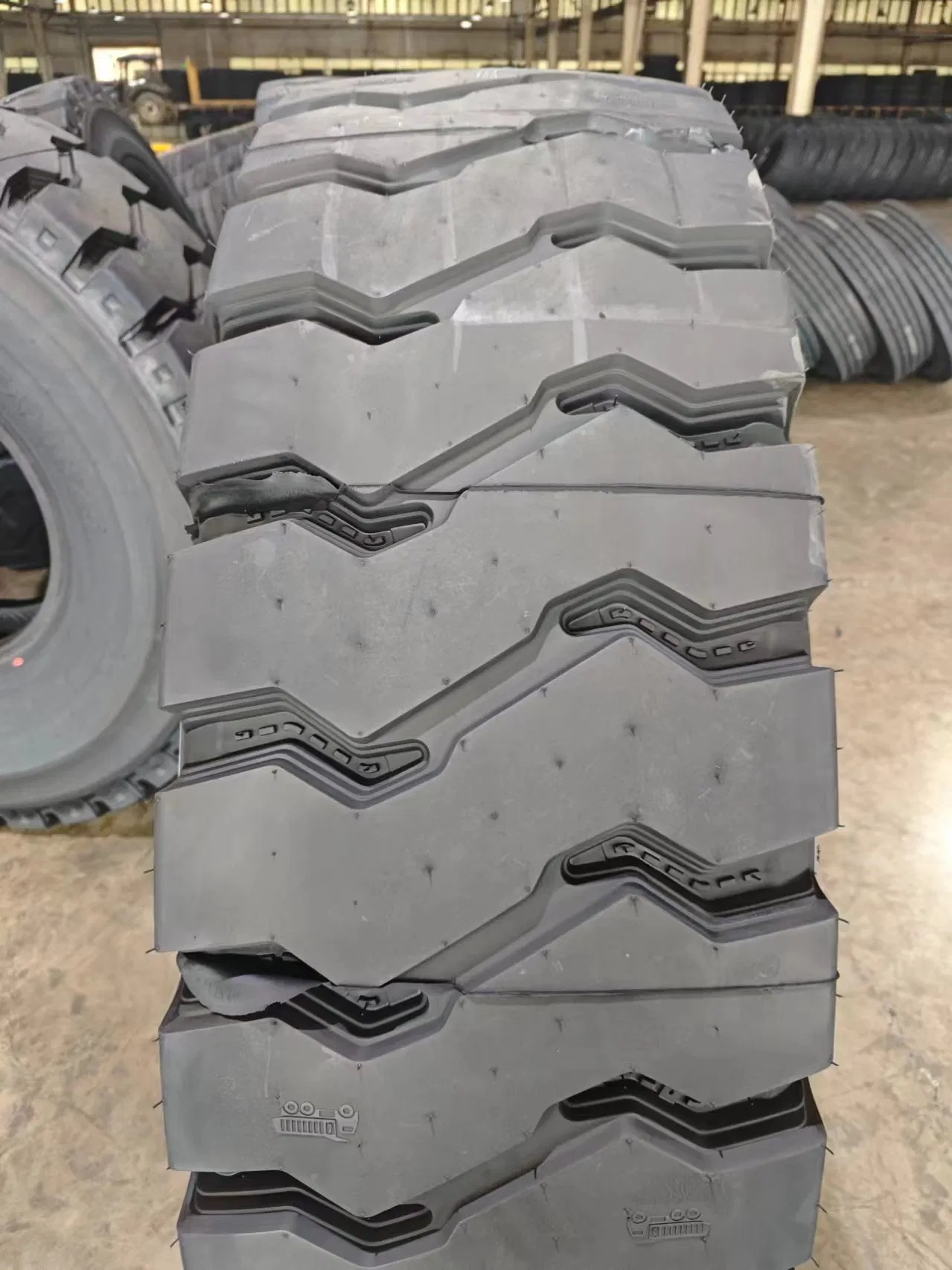 Vietnam Heavy Truck Tire 295/75r22.5 Wholesale TBR Tyre 295/75/22.5 Low Profile 22.5 Radial Tires for Trailer Wheel and Steer Wheel Cheap Tyres for Us