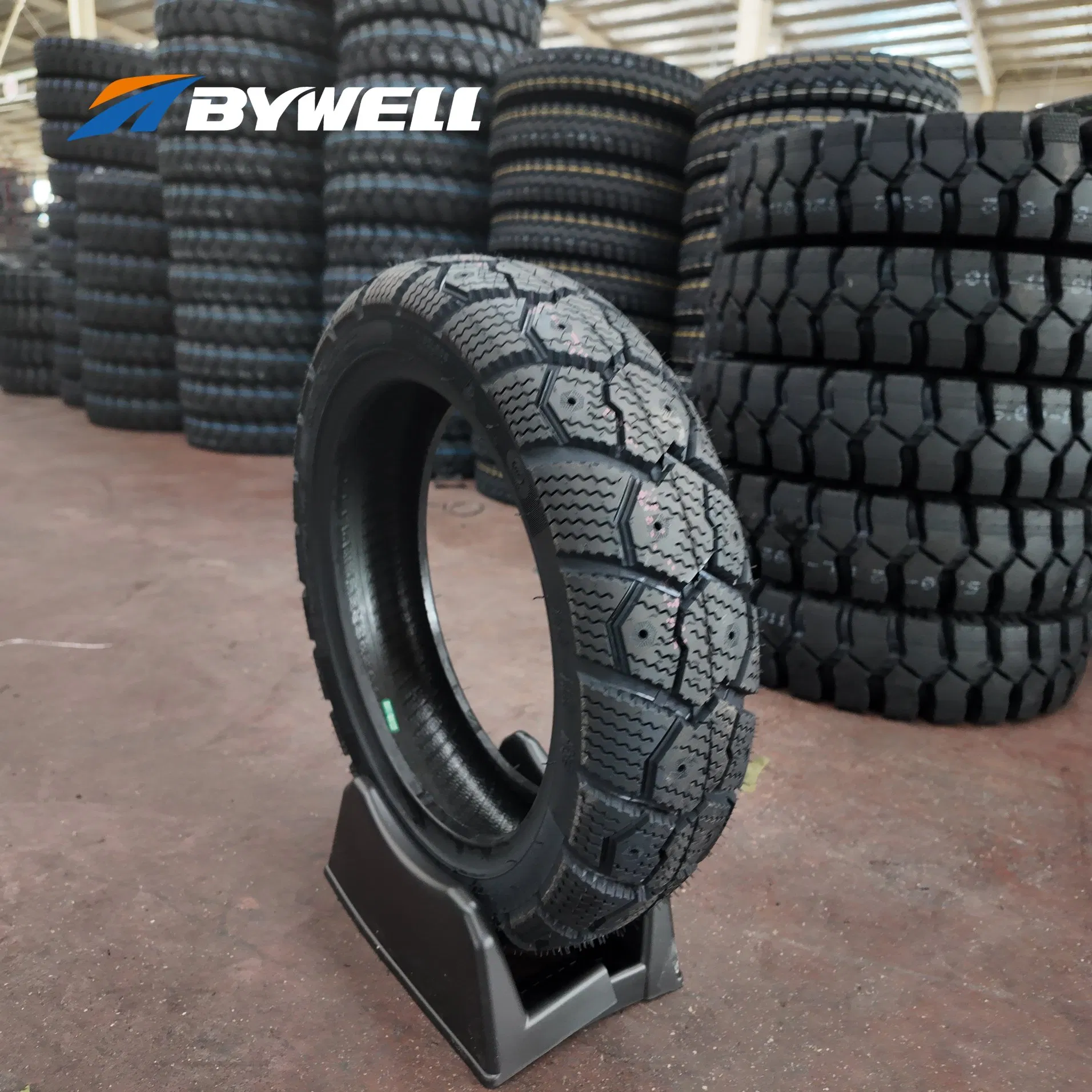 Street-Legal Racing Motorcycle Tyre for Performance Fans