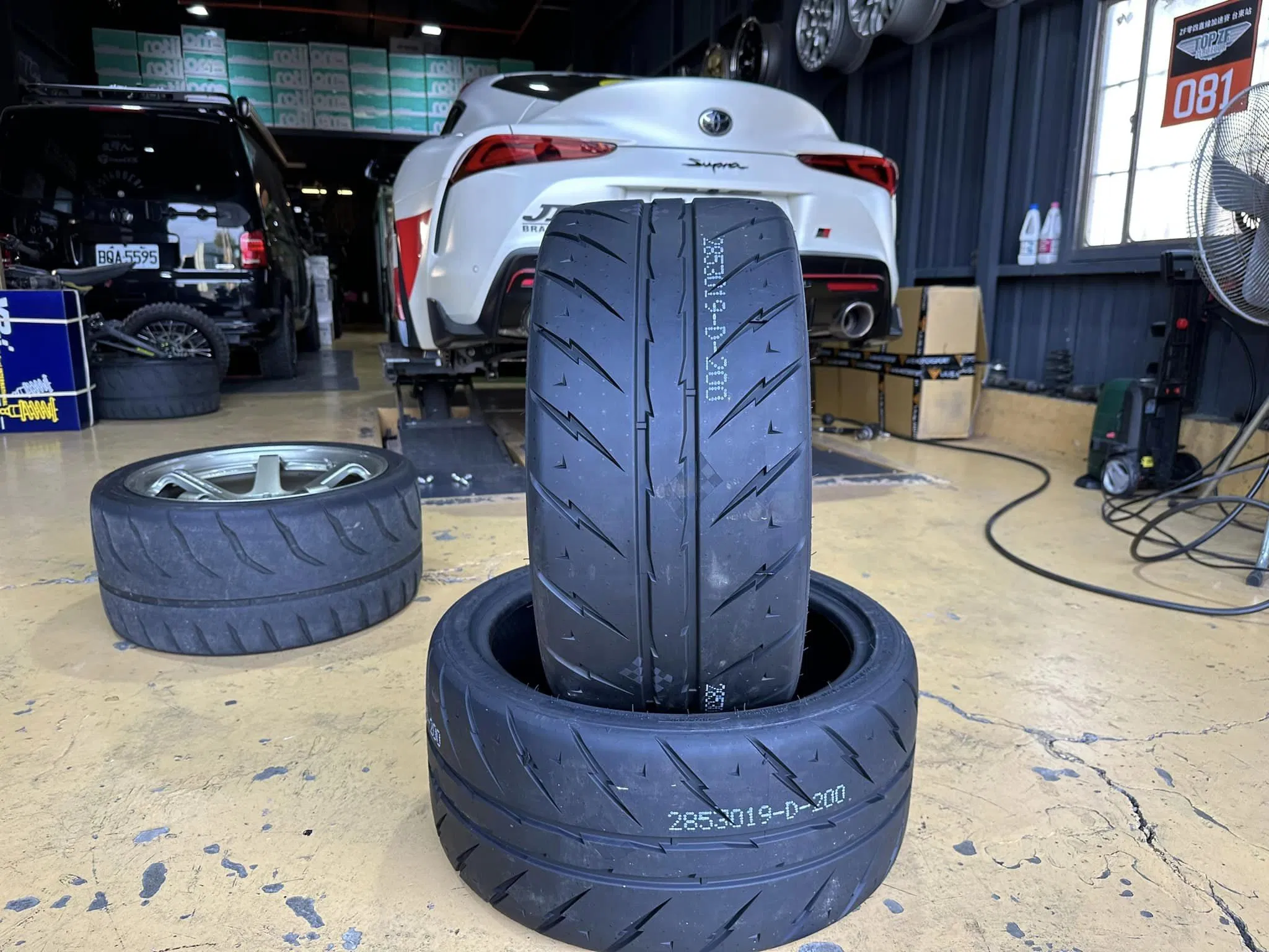 R23 High Performance Sports Tyre 16'' 17'' 18'' 19'' 20'' UHP Racing Car 225/35zr17 225/45zr17 235/35zr17 235/40zr17 235/45zr17 Drifting Tires