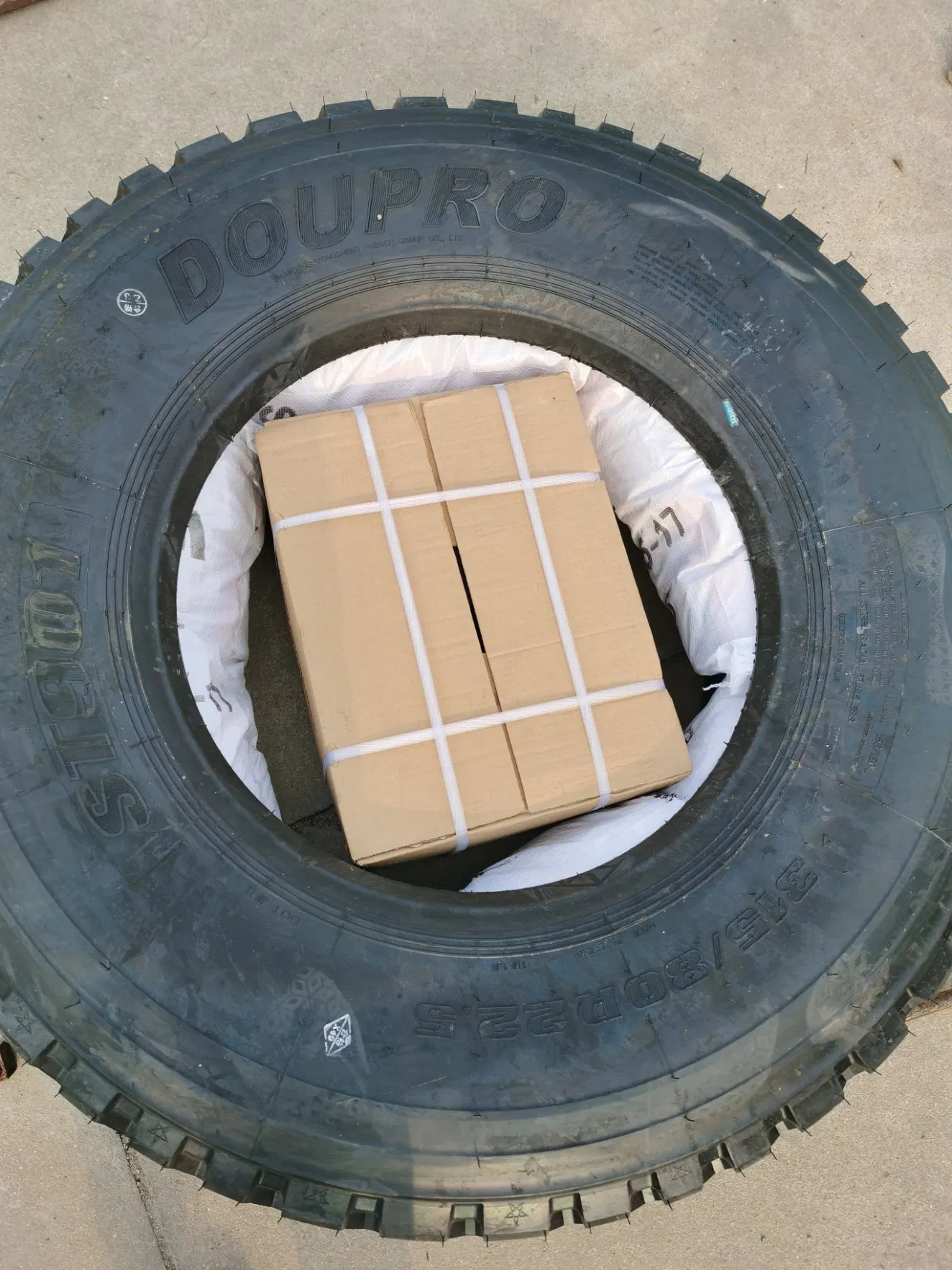 Canada Market M+S 11/22.5 11r22.5 Winter Snow Pattern Wholesale Semi Container Truck Tyre and Bus Tires 607 617 Pattern