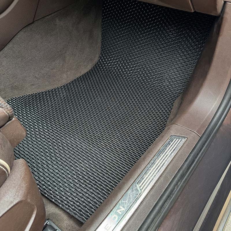 Mats de piso universales para automóviles