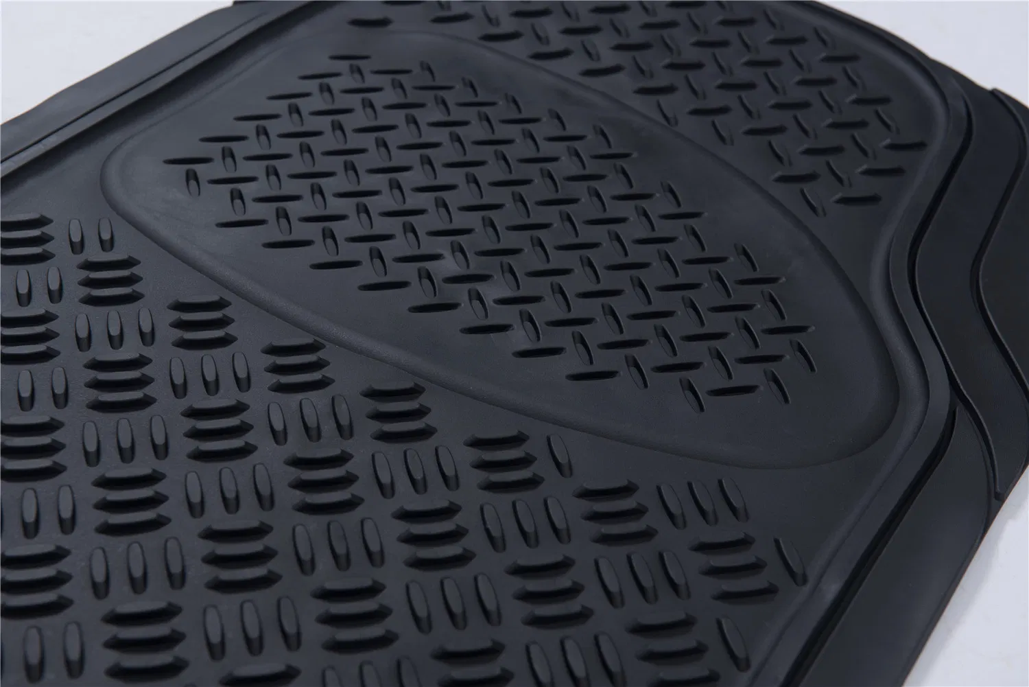 Mats de Piso de Goma Universal para Autos 4PCS-All Protección contra el Clima en Color Negro - Delante y Detrás - Ajuste Semi Personalizable Recortable