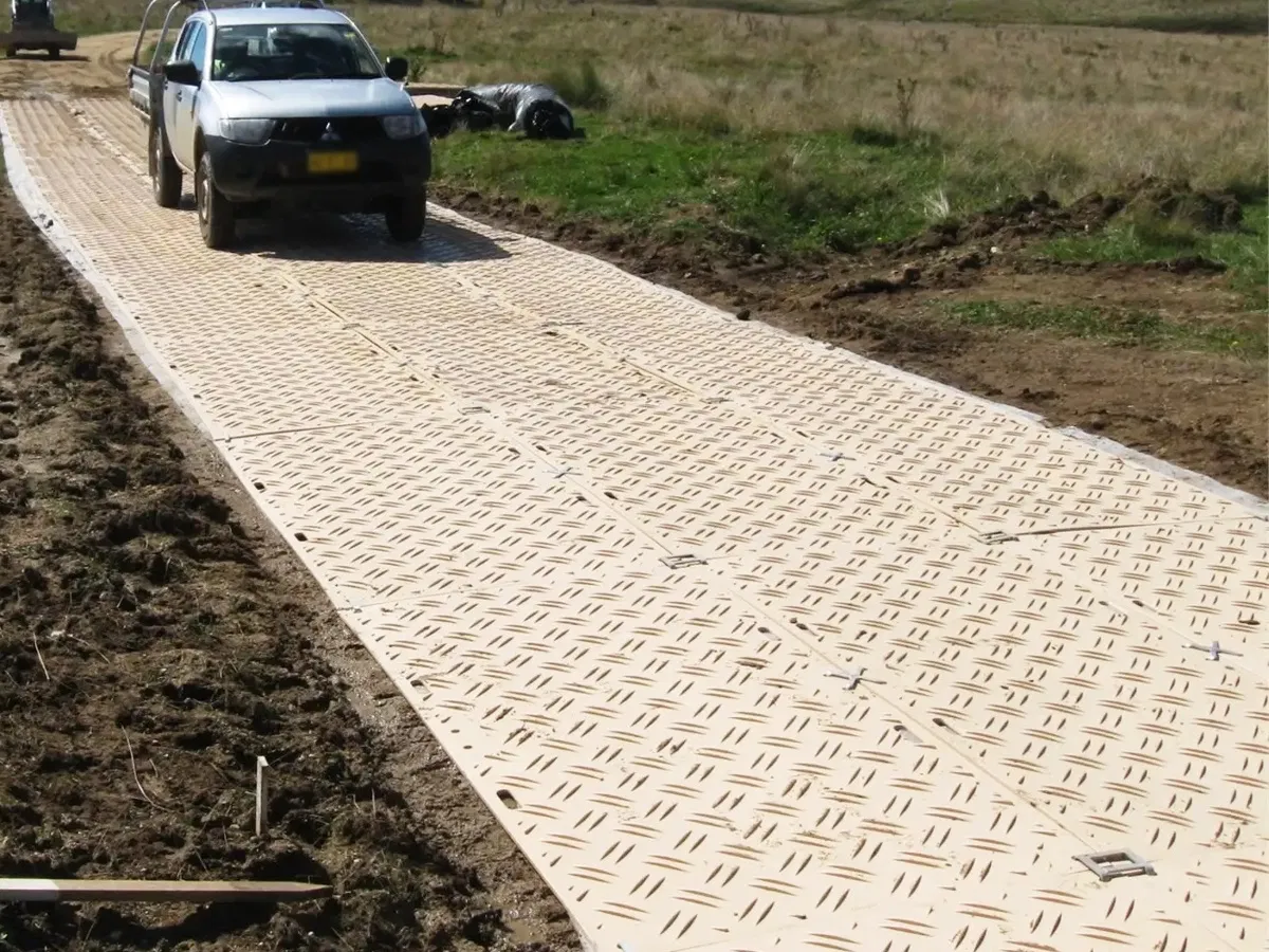 Paneles de protección de suelo temporales de plástico de alta resistencia para acceso de equipos pesados, antideslizantes