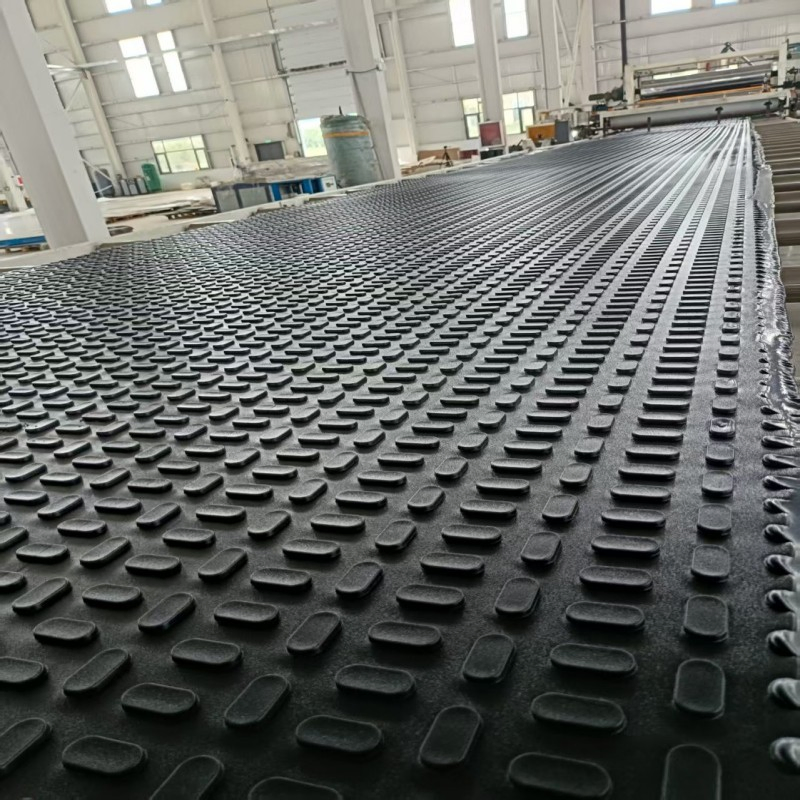 Protección de suelo antideslizante para línea de producción industrial y área de carga