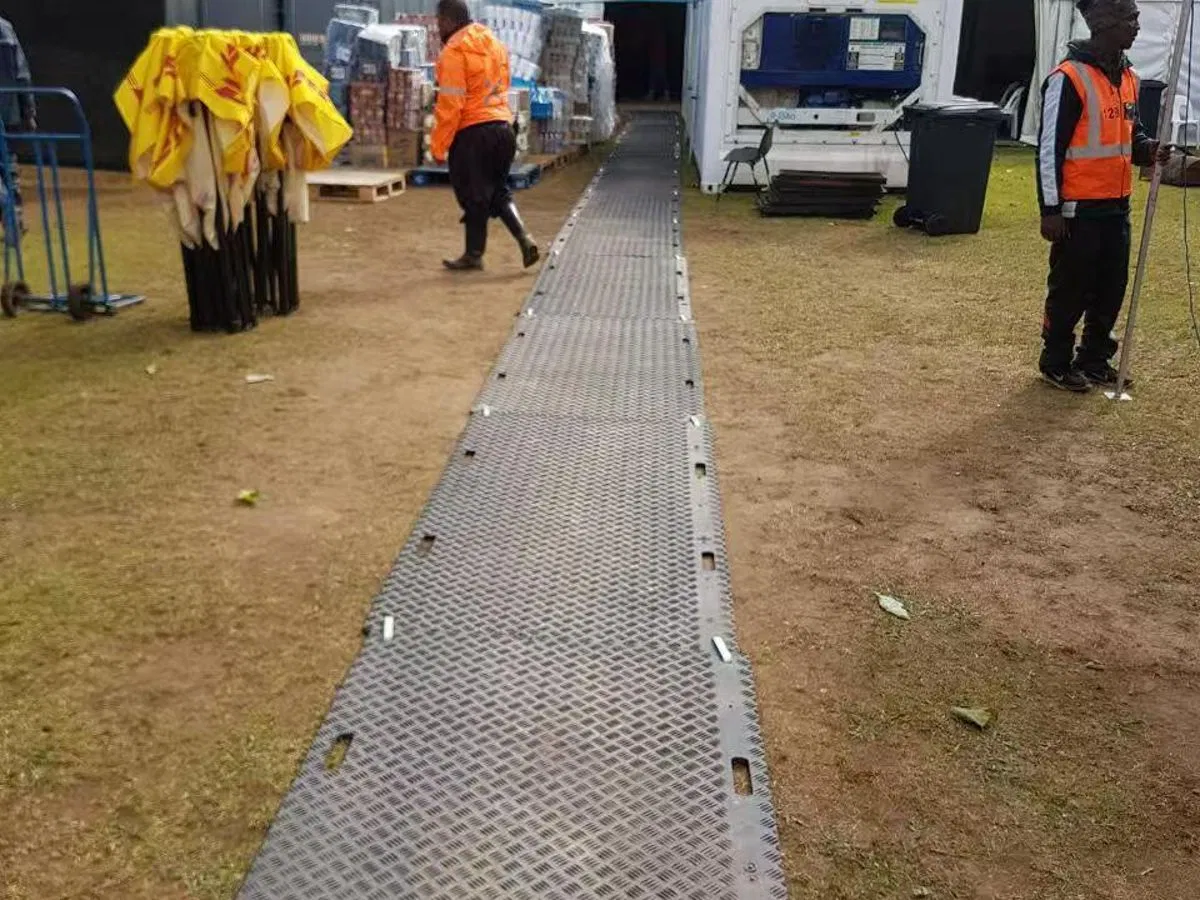 Paneles de protección de suelo temporales de plástico de alta resistencia para acceso de equipos pesados, antideslizantes
