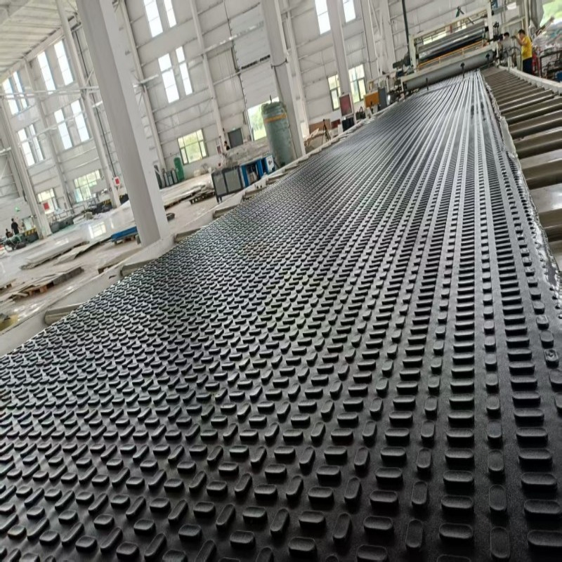 Protección de suelo antideslizante para línea de producción industrial y área de carga