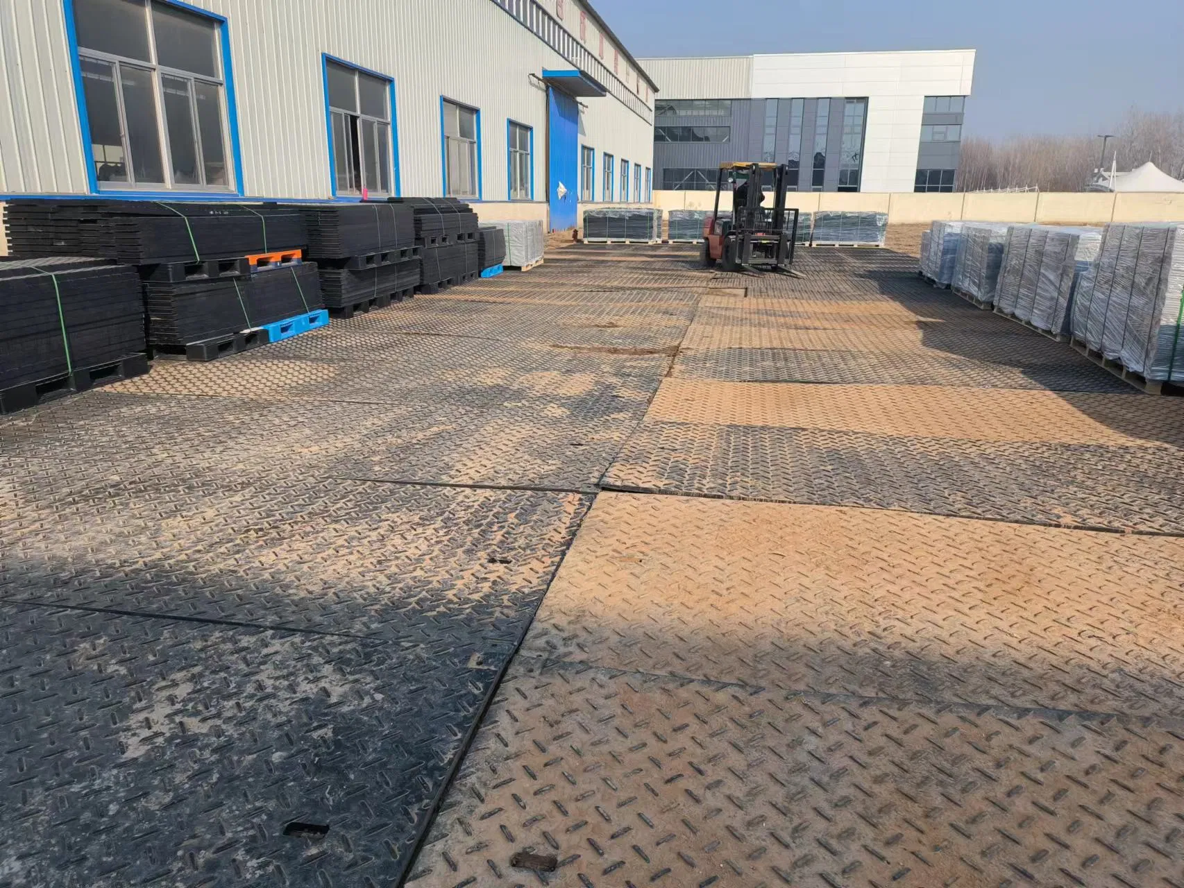 Matriz de Protección de Suelo Reutilizable de Alta Resistencia HDPE Antideslizante Camino Temporal para Uso en Eventos y Construcción