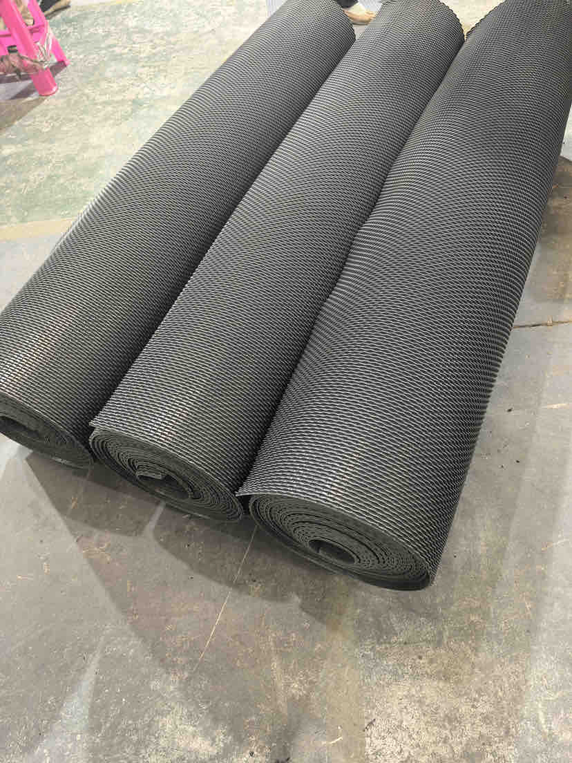 Alfombrilla de maletero de PVC duradera con diseño a rayas para una protección máxima