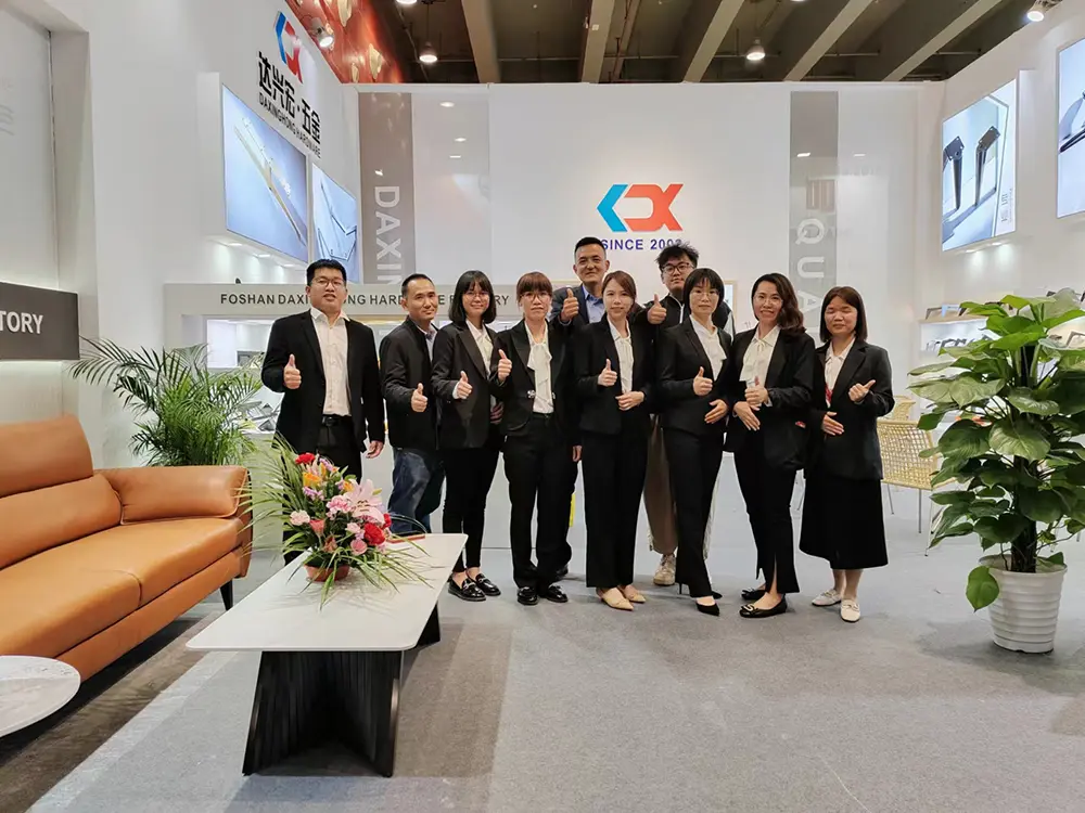 DAXINGHONG factory team — skilled workers in metal furniture legs production