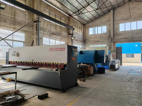 DAXINGHONG international client — metal furniture legs buyer