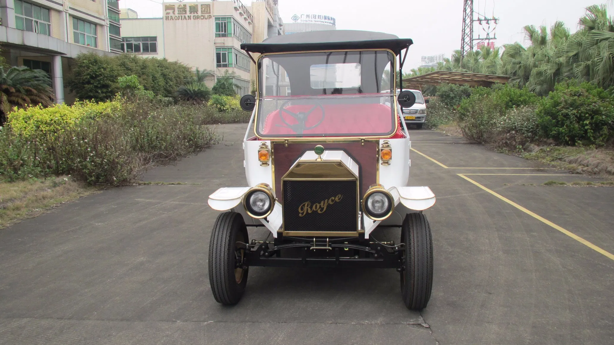 White Hotel Elegant 4 Person Used Golf Cart with AC Separately Motor