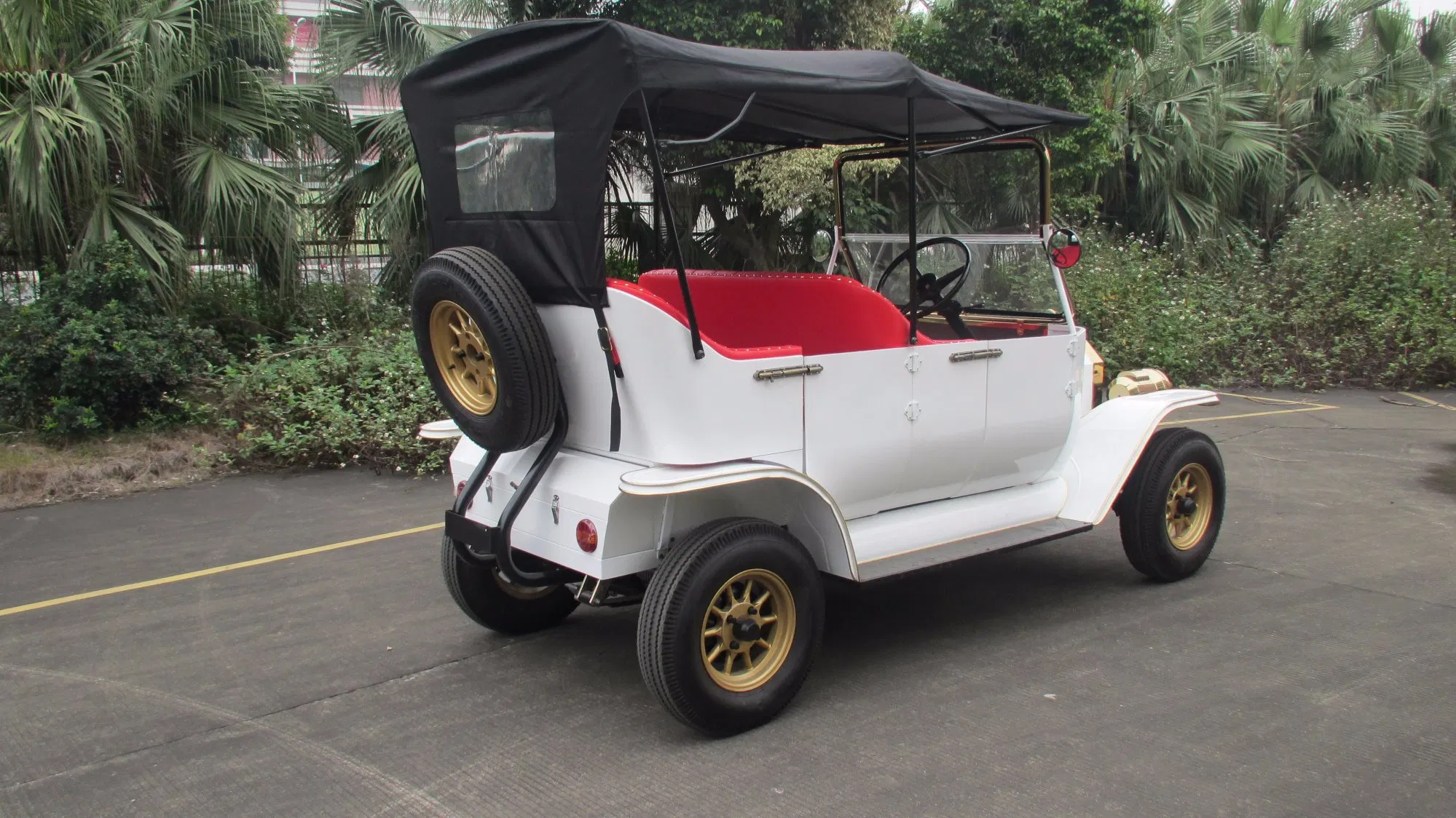 White Hotel Elegant 4 Person Used Golf Cart with AC Separately Motor