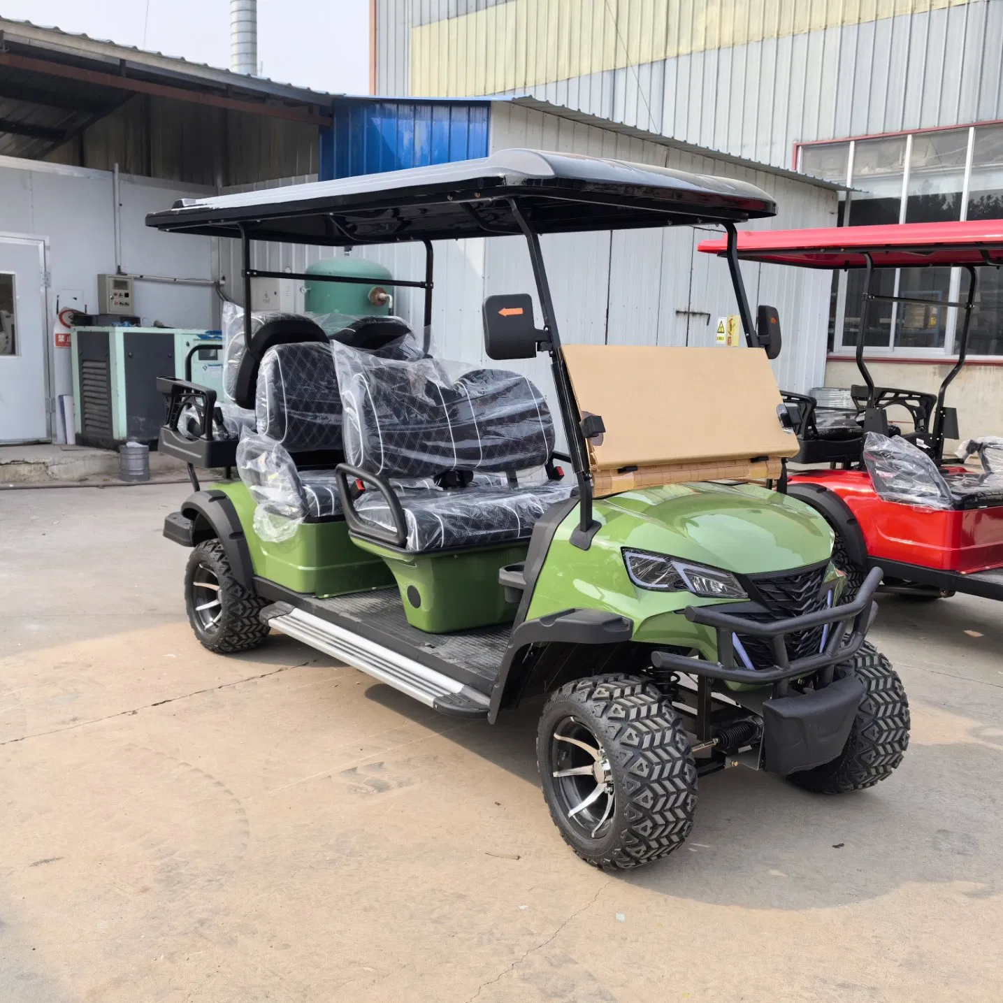 Wholesale Utility Vehicle 4X4 Wheel Golf Cart Lithium Battery Golf Car off Road Electricwith Rear Cargo Box