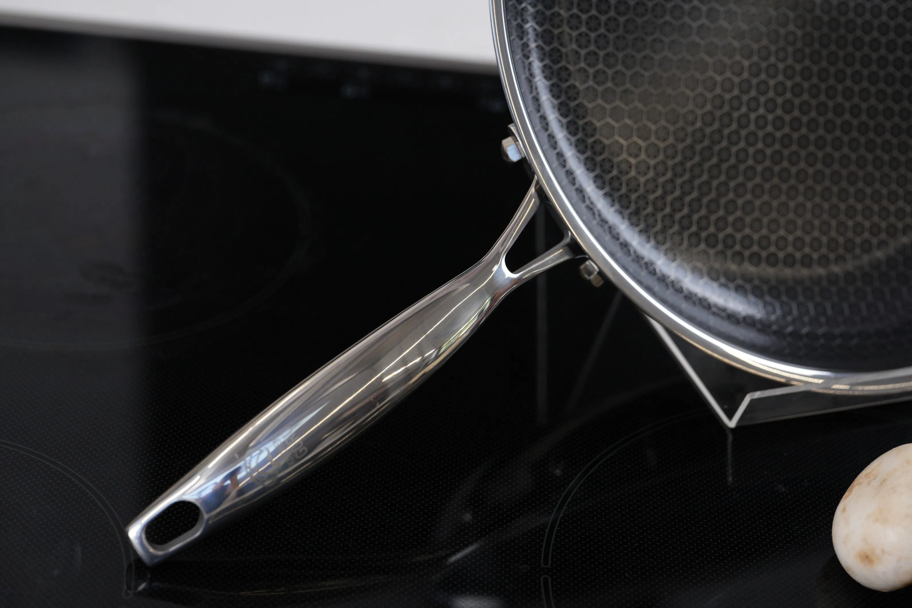 Factory Wholesale Customization Stainless Steel Non Stick Honey Comb Frying Pans Ceramic Coating Pfoa &amp; Pfas Free Ceramic Cookware