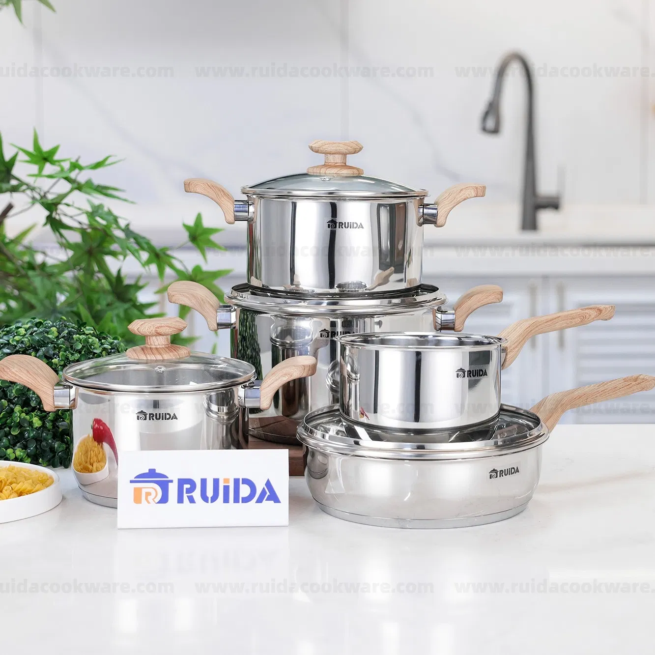 New Design 9PCS Mirror Polishing Wooden Handle Cookware Set