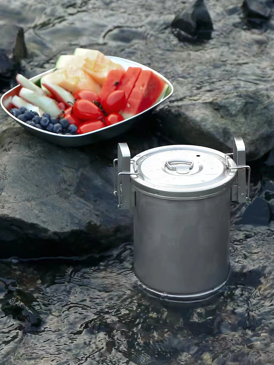 Outdoor portable pot detail 1