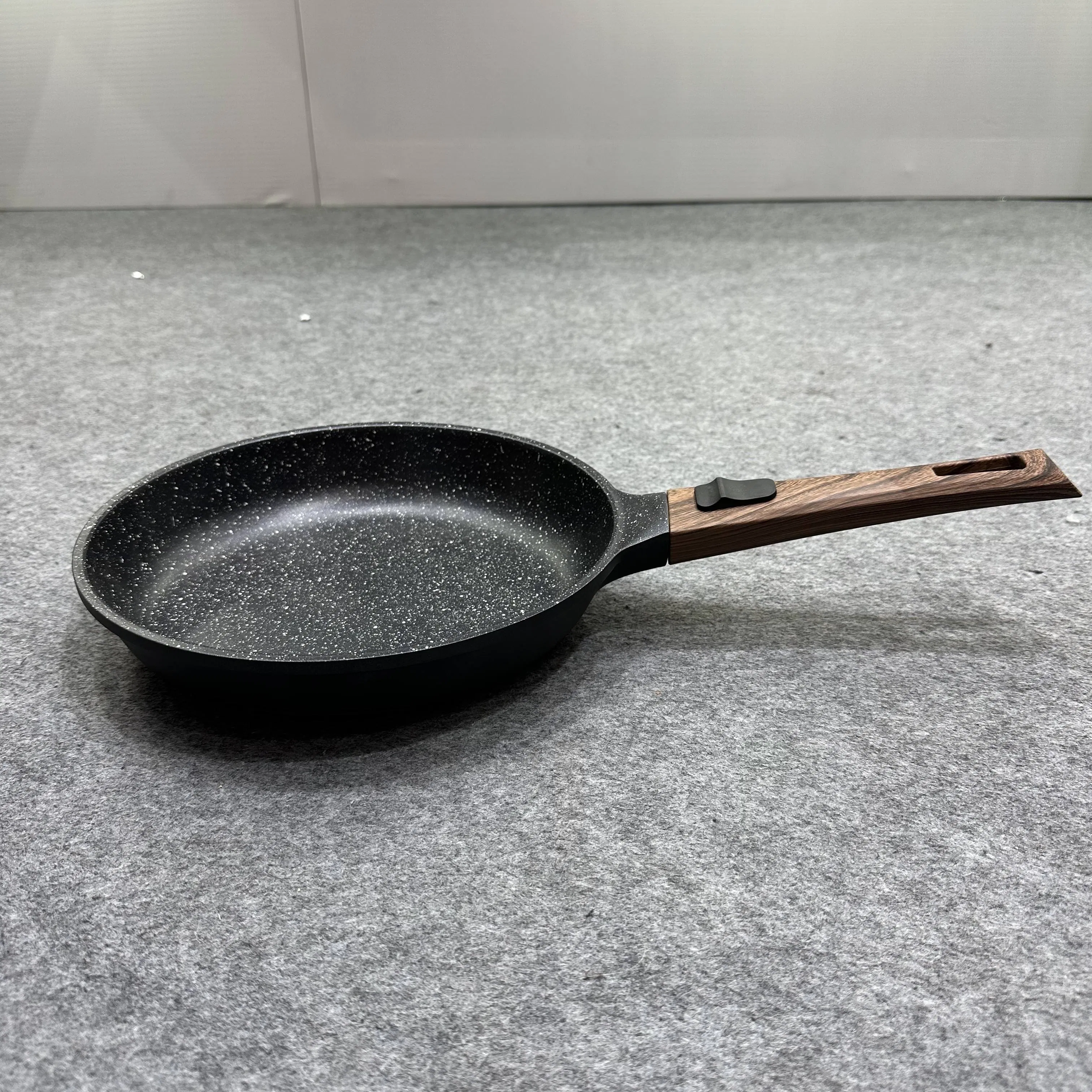Non-Stick Frying Pan Factory Wholesale Ceramic Kitchen Ware Steam Flavor Cooking Pot