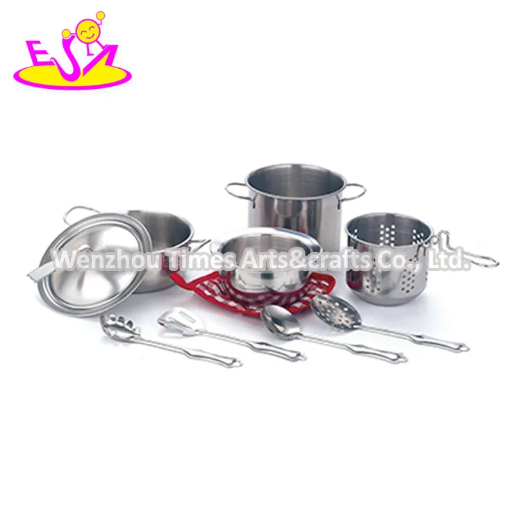 Wholesale 8 PCS Metal Kitchen Toy Pots and Pans Set Close Up