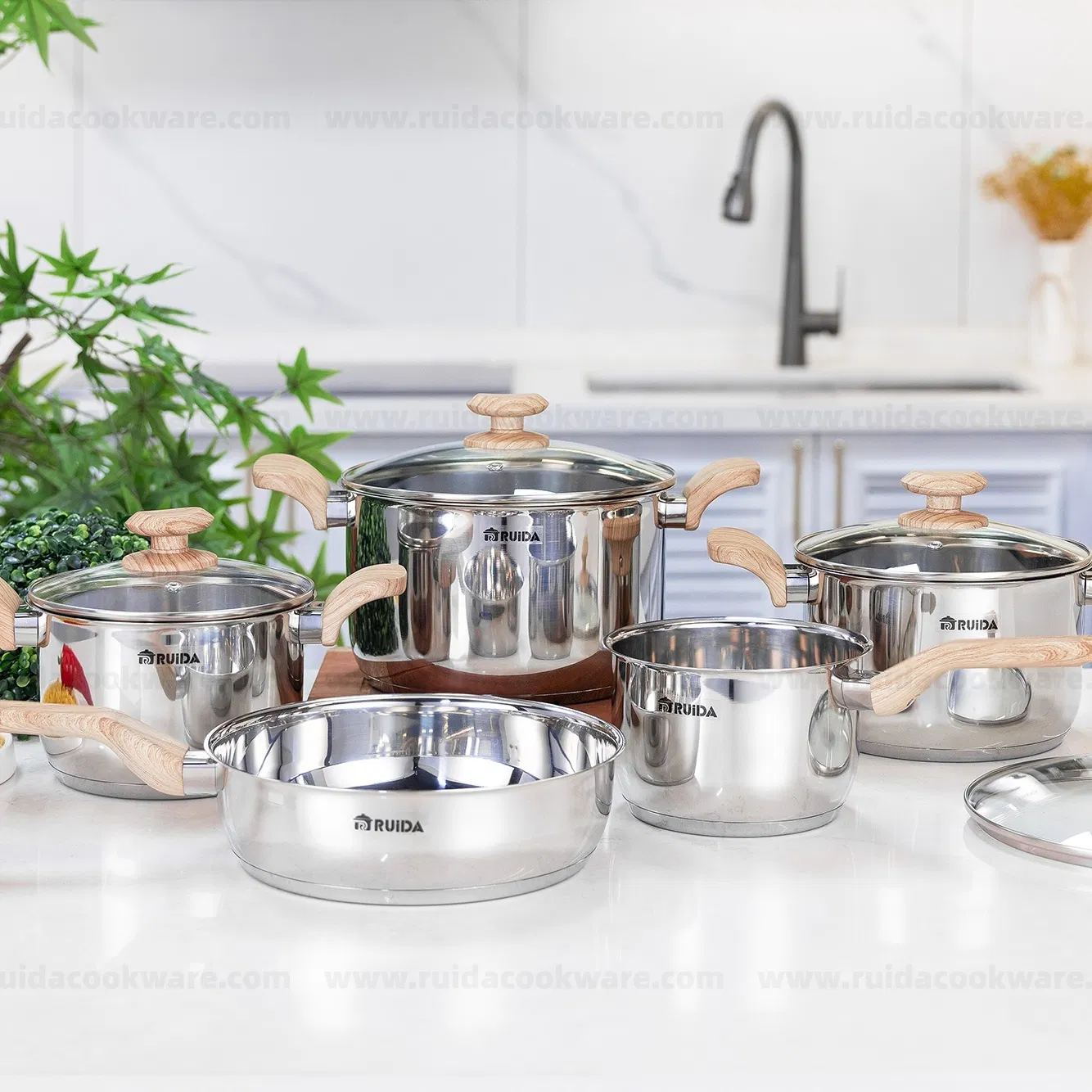 New Design 9PCS Mirror Polishing Wooden Handle Cookware Set